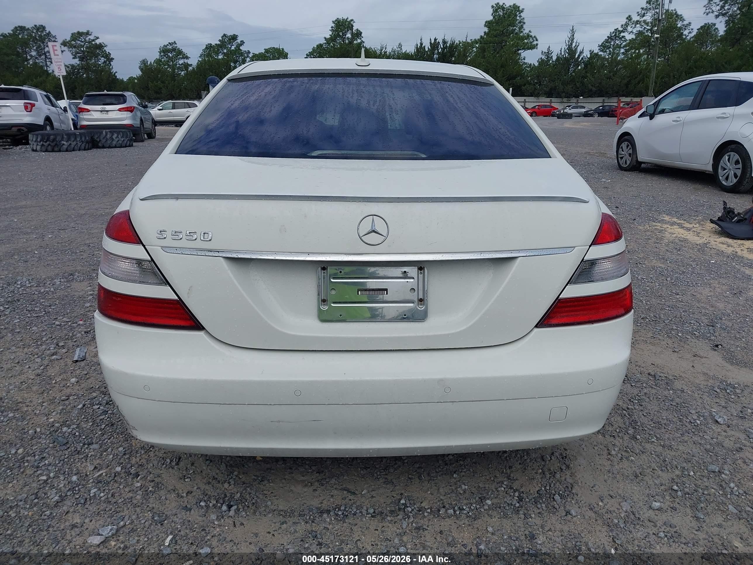 2007 Mercedes-benz S 550   White vin: WDDNG71X97A117771