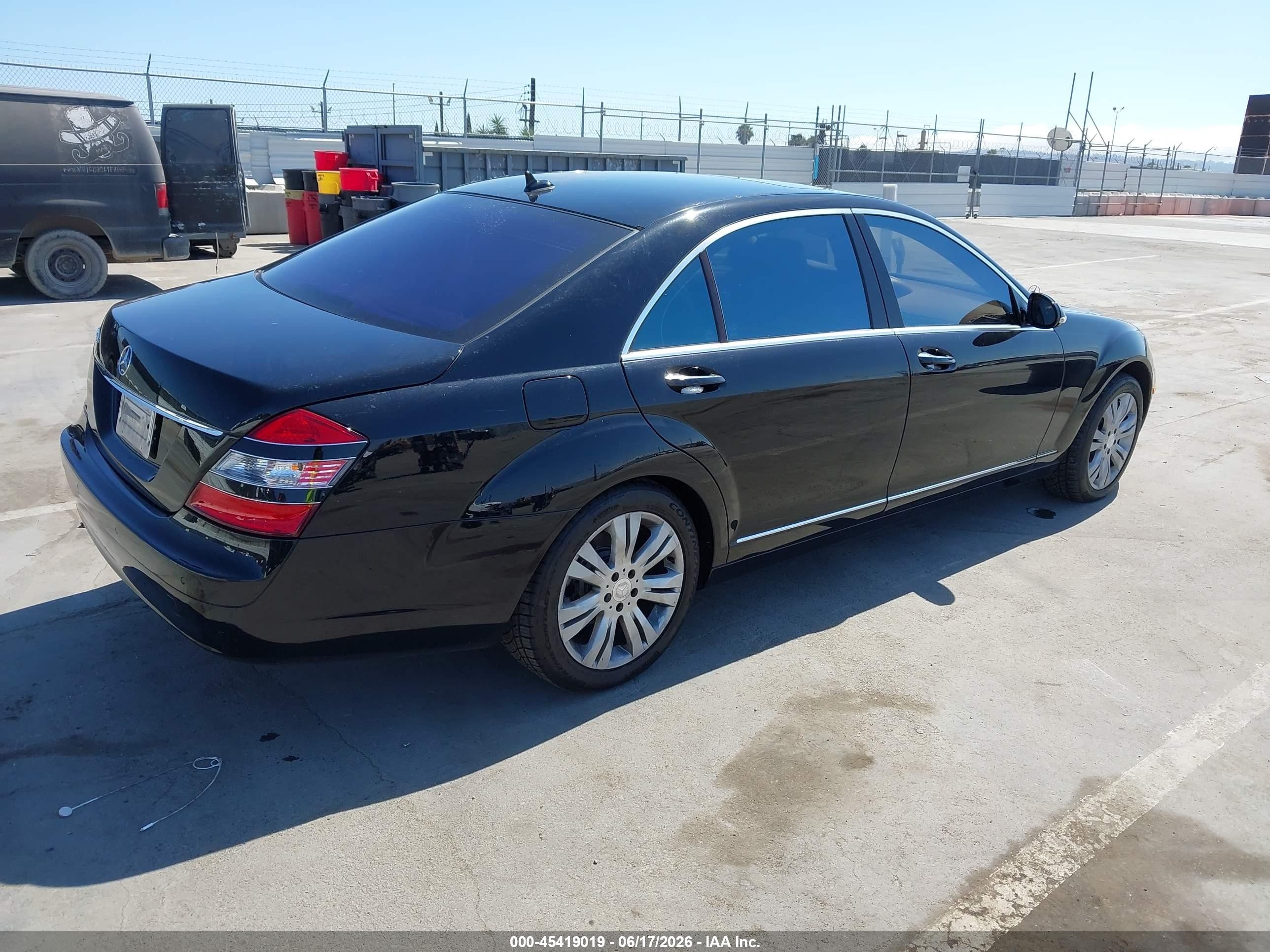 2008 Mercedes-benz S 550   Черный vin: WDDNG71X98A219282