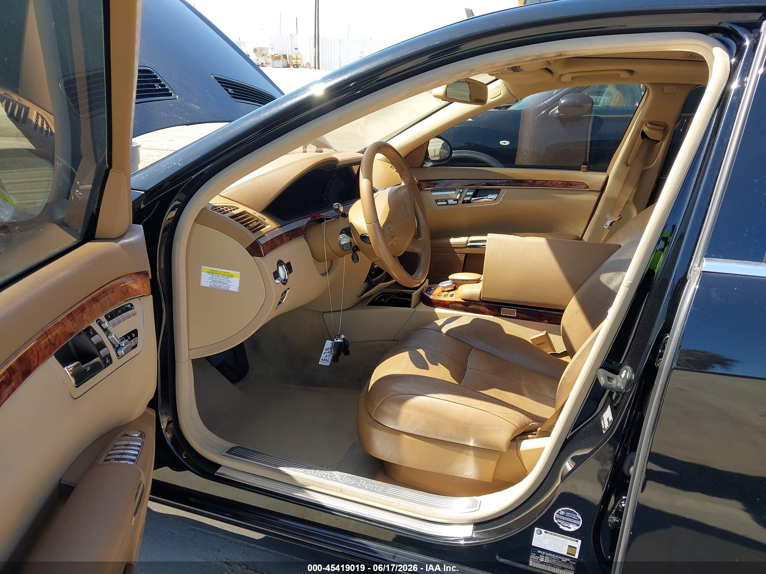 2008 Mercedes-benz S 550   Черный vin: WDDNG71X98A219282