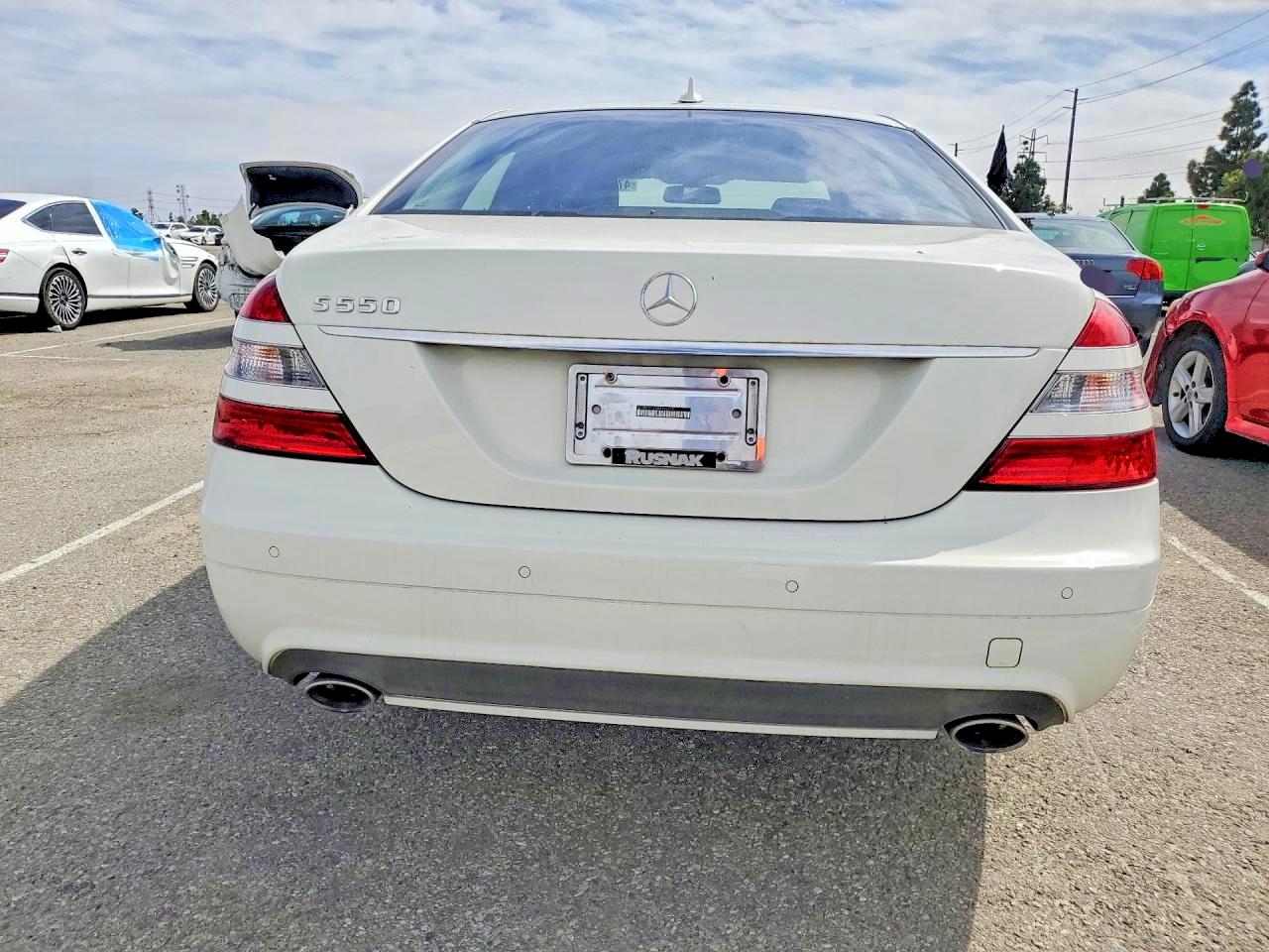 2008 Mercedes-benz 500 White vin: WDDNG71X98A225793