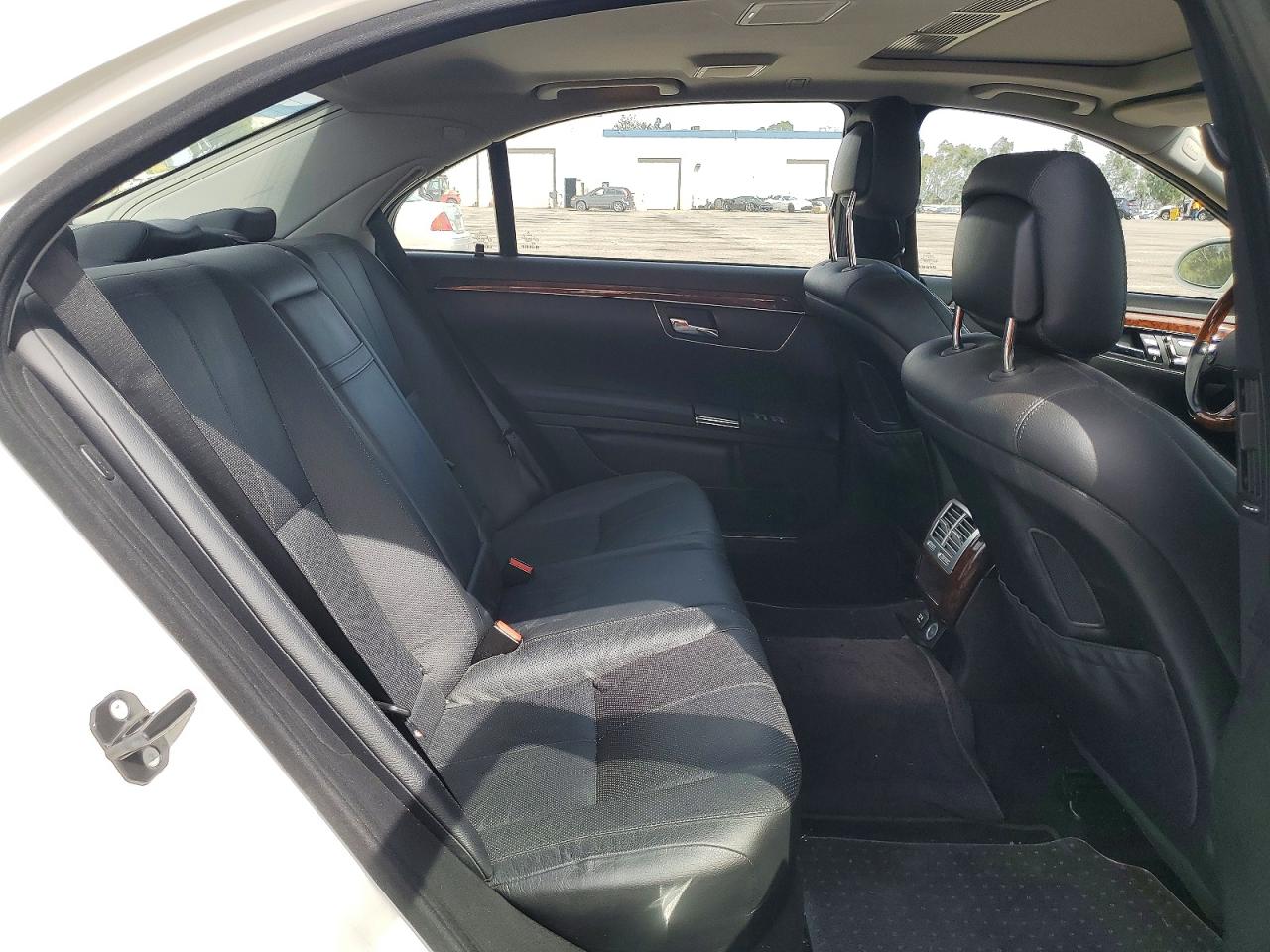 2008 Mercedes-benz 500 White vin: WDDNG71X98A225793