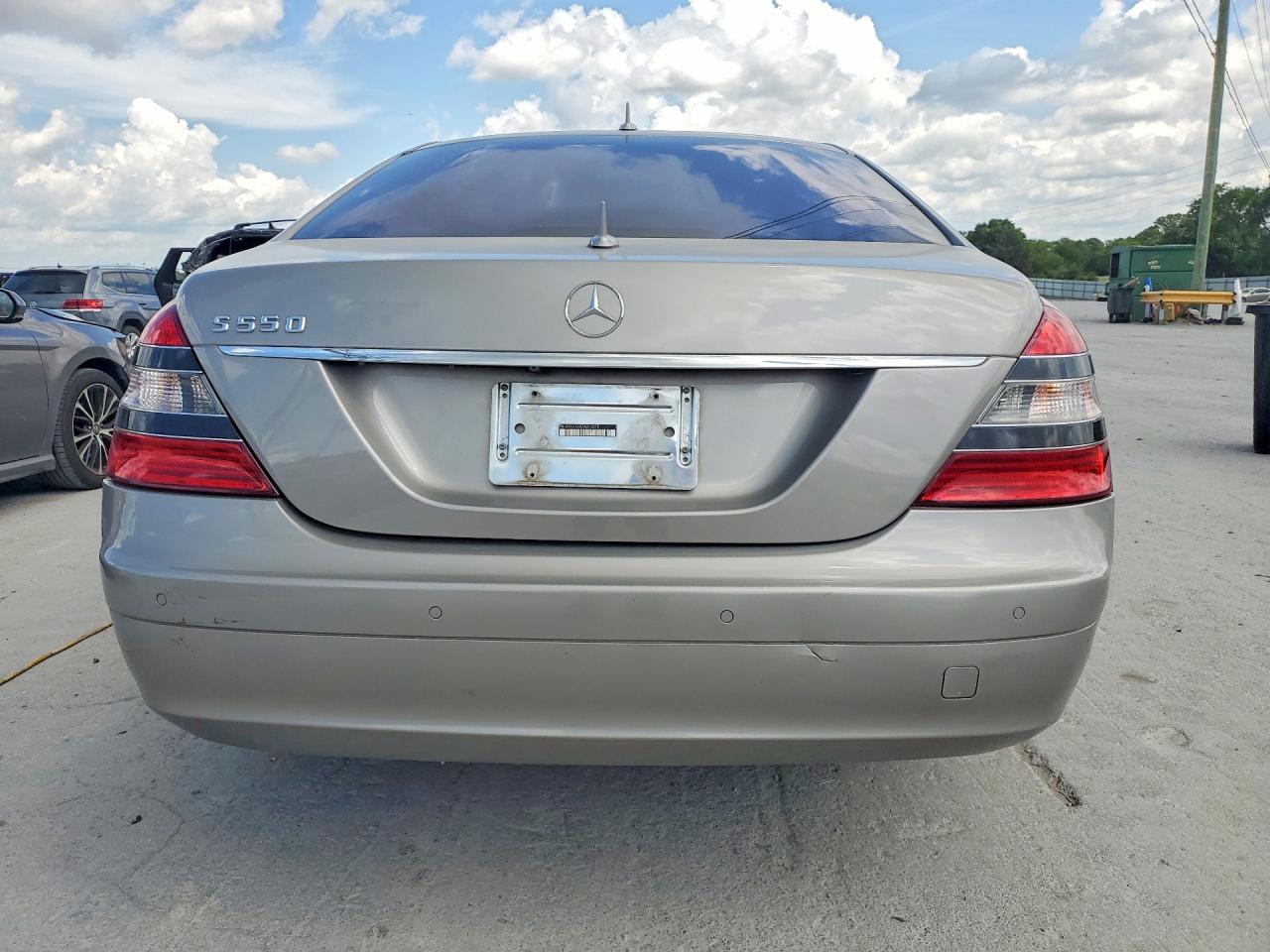 2007 Mercedes-benz S 550 Gray vin: WDDNG71XX7A012575