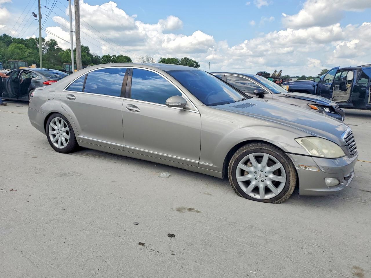 2007 Mercedes-benz S 550 Gray vin: WDDNG71XX7A012575