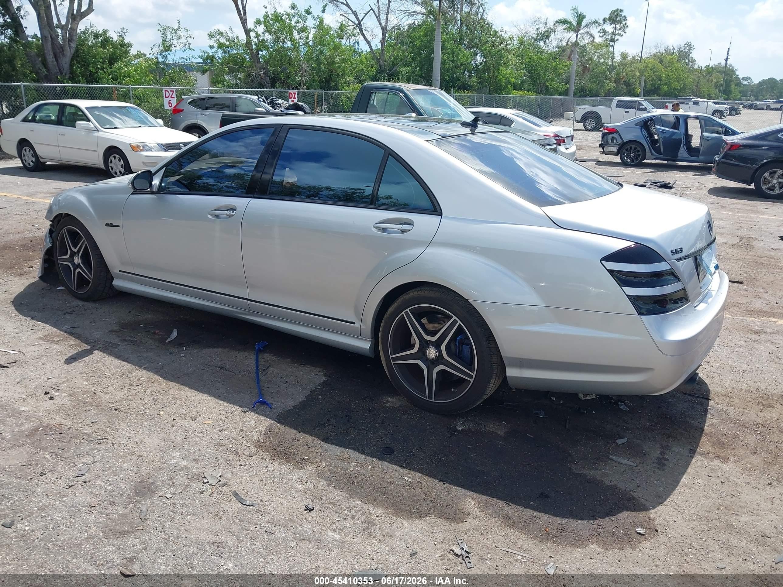 2008 Mercedes-benz S 63 Amg   Silver vin: WDDNG77X68A189195