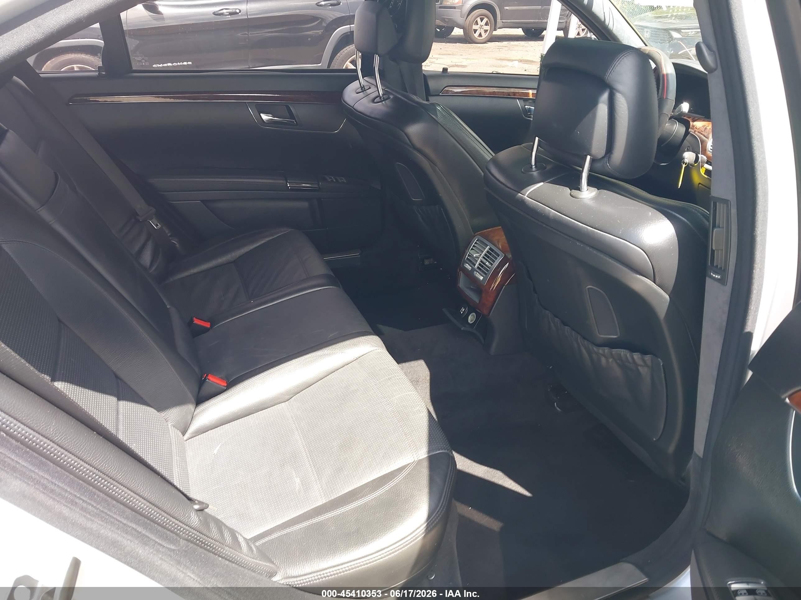 2008 Mercedes-benz S 63 Amg   Silver vin: WDDNG77X68A189195