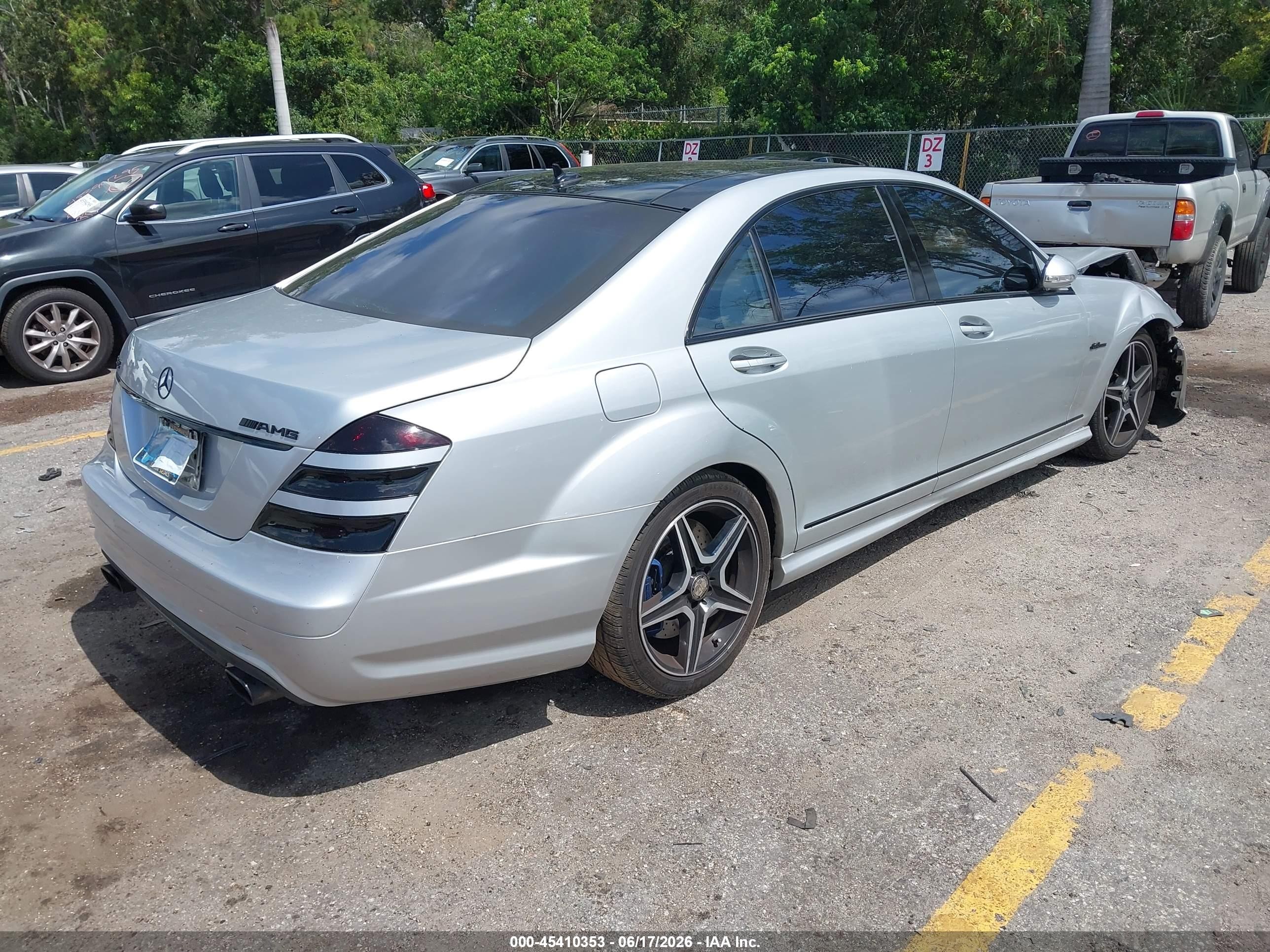2008 Mercedes-benz S 63 Amg   Silver vin: WDDNG77X68A189195