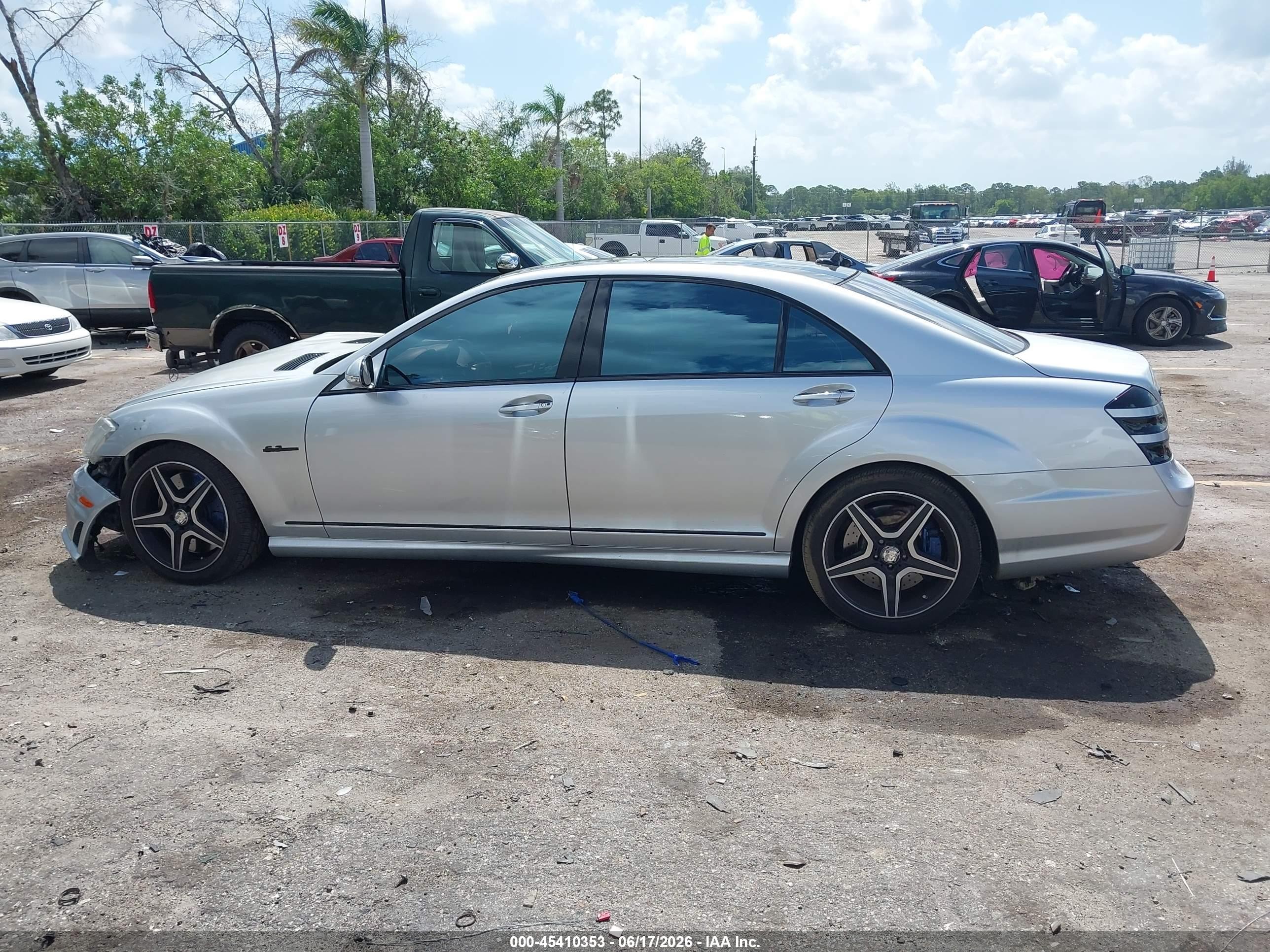 2008 Mercedes-benz S 63 Amg   Silver vin: WDDNG77X68A189195