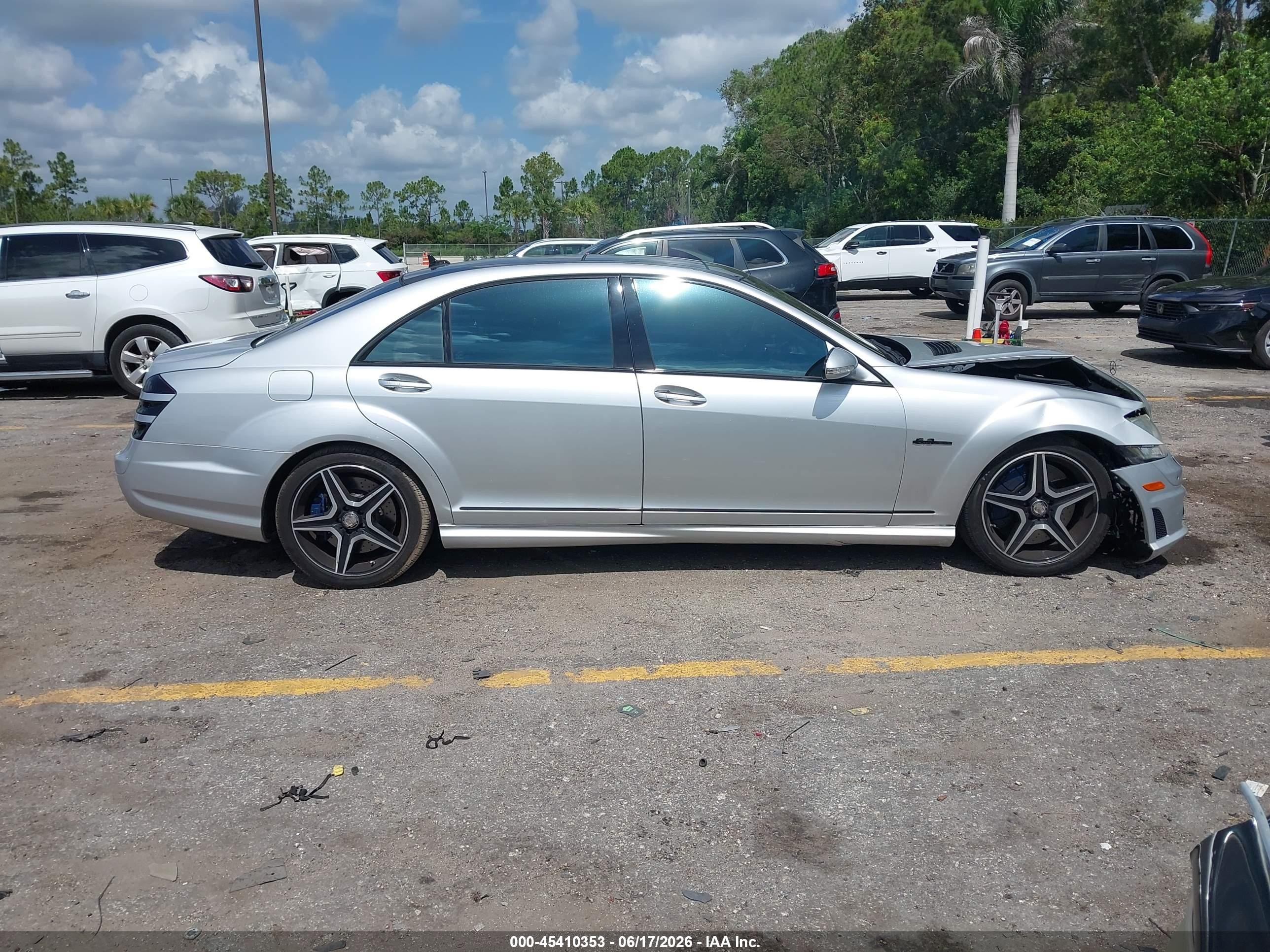 2008 Mercedes-benz S 63 Amg   Silver vin: WDDNG77X68A189195