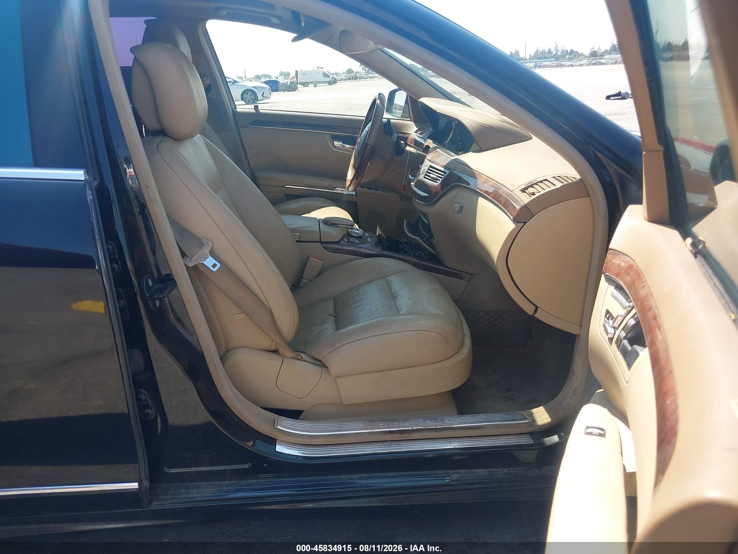 2010 Mercedes-benz S 550   Black vin: WDDNG7BB0AA332613
