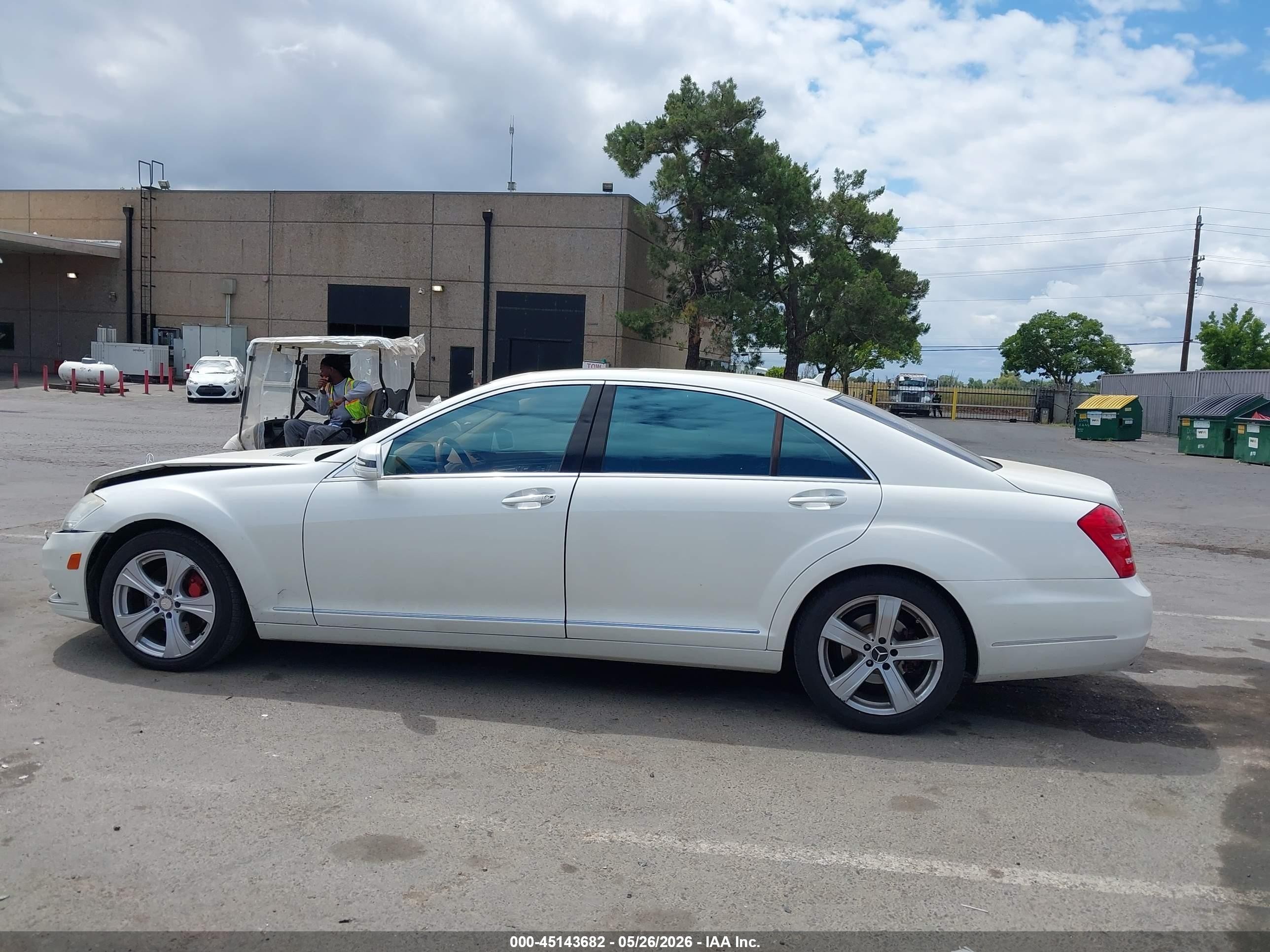 2010 Mercedes-benz S 550   White vin: WDDNG7BB0AA350254