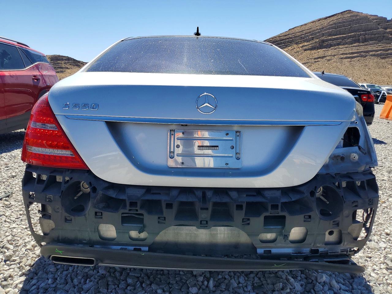 2011 Mercedes-benz S 550 Silver vin: WDDNG7BB0BA389489
