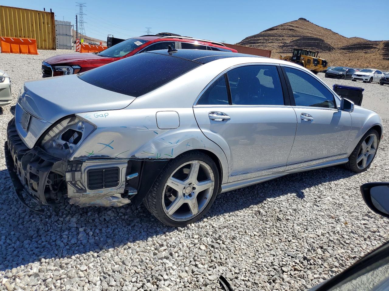 2011 Mercedes-benz S 550 Silver vin: WDDNG7BB0BA389489