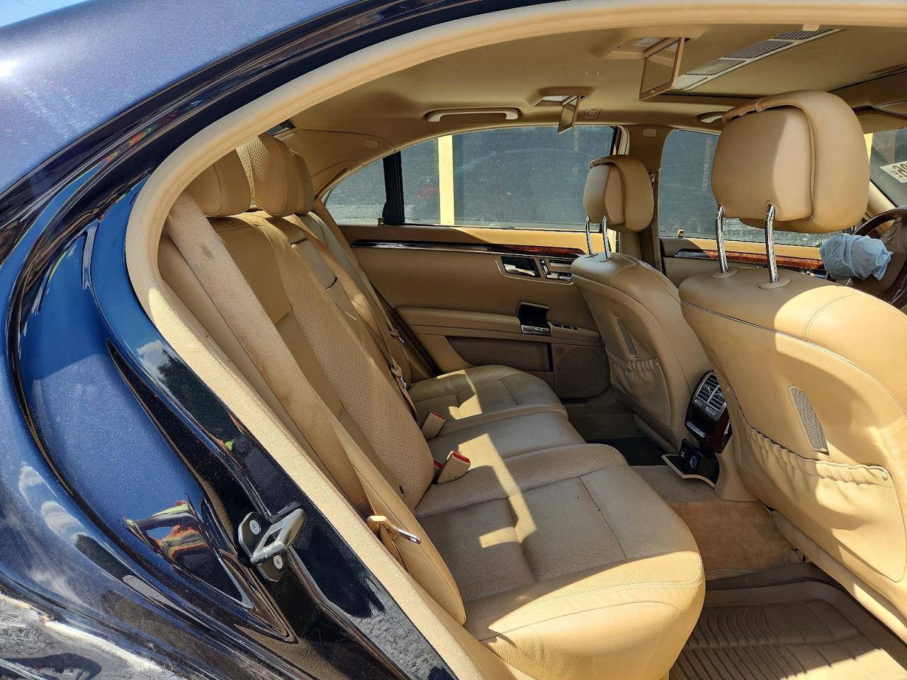 2010 Mercedes-benz S 550 Black vin: WDDNG7BB3AA292236