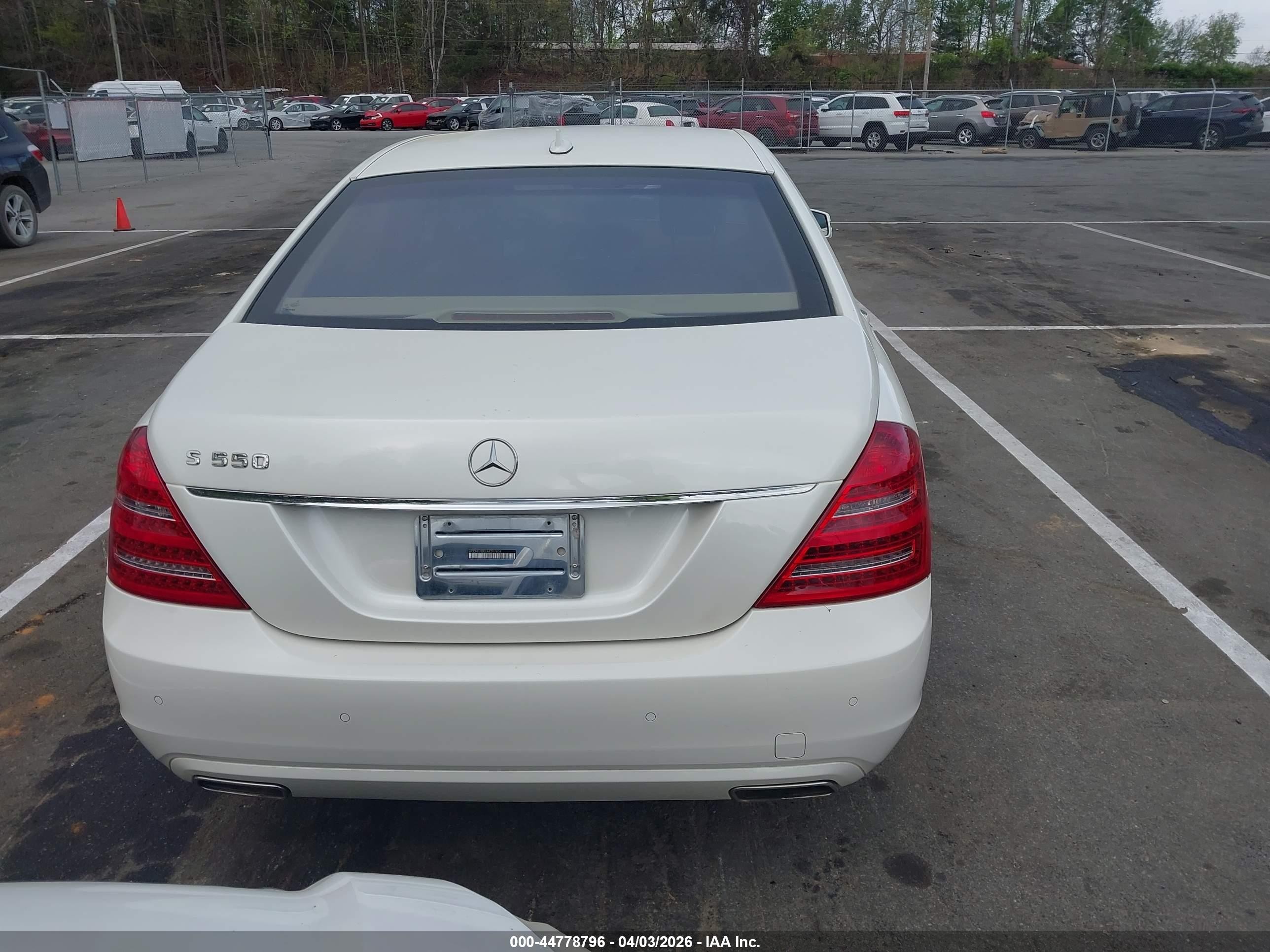 2010 Mercedes-benz S 550   Белый vin: WDDNG7BB3AA297808