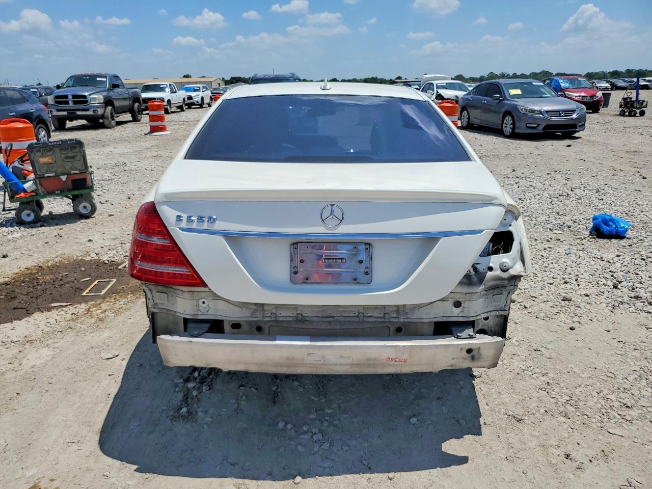 2010 Mercedes-benz S 550 Beige vin: WDDNG7BB3AA324733
