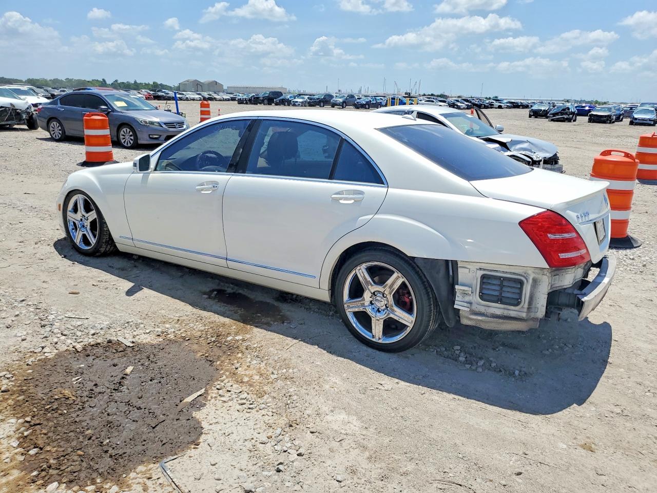 2010 Mercedes-benz S 550 Beige vin: WDDNG7BB3AA324733