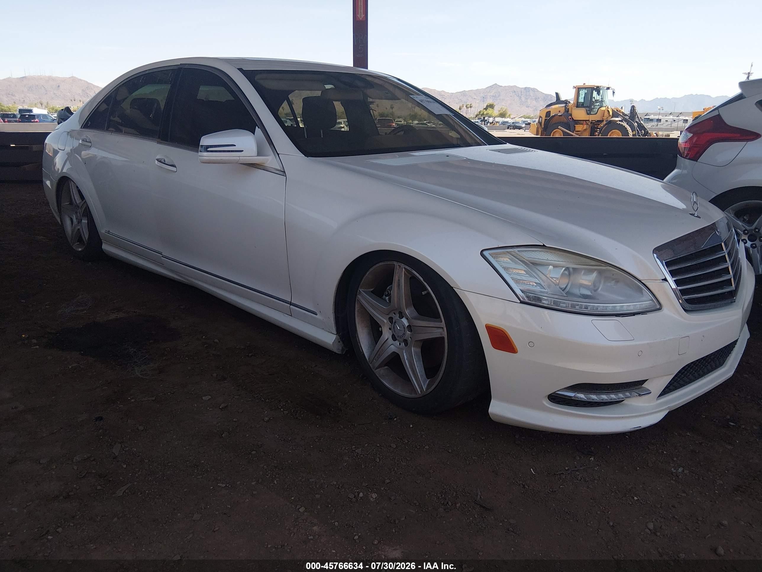 2010 Mercedes-benz S 550   Cream vin: WDDNG7BB3AA342276