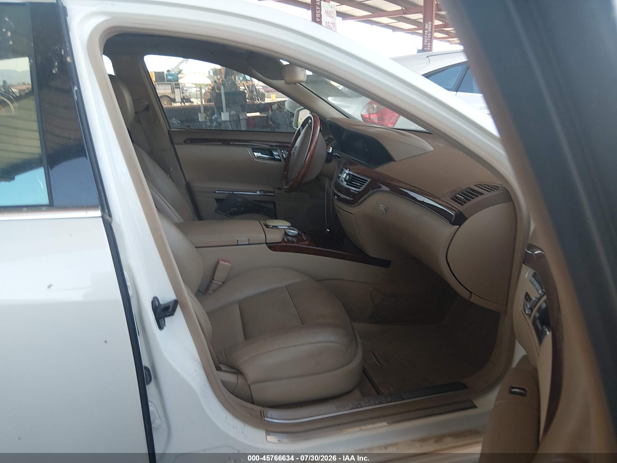 2010 Mercedes-benz S 550   Cream vin: WDDNG7BB3AA342276