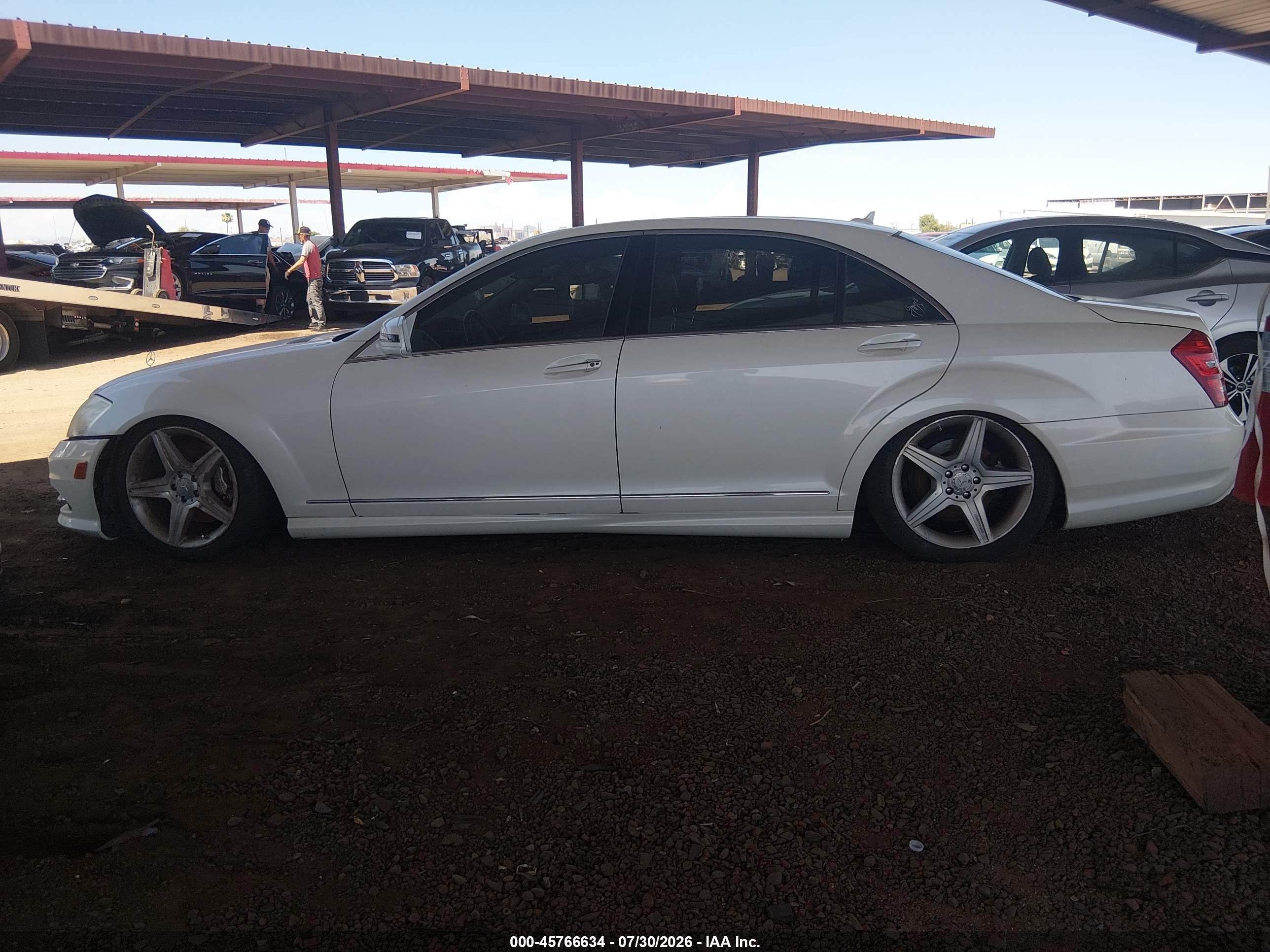 2010 Mercedes-benz S 550   Cream vin: WDDNG7BB3AA342276
