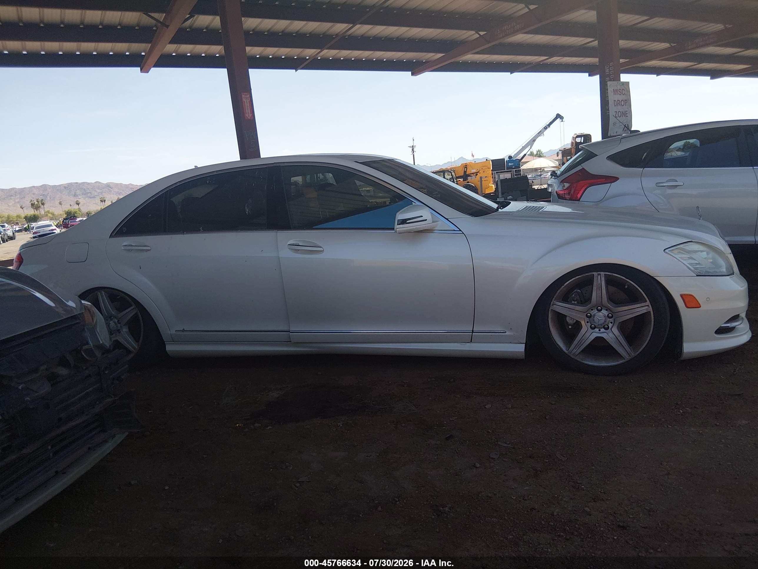 2010 Mercedes-benz S 550   Cream vin: WDDNG7BB3AA342276