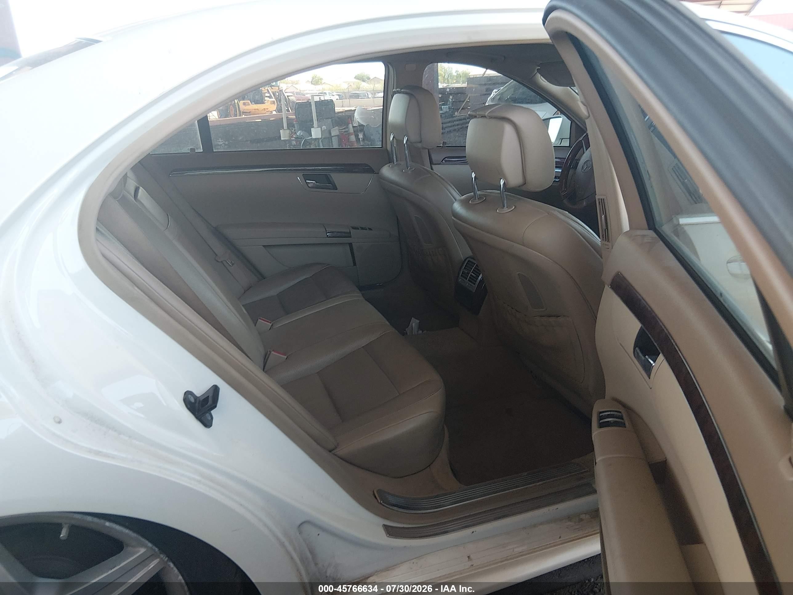 2010 Mercedes-benz S 550   Cream vin: WDDNG7BB3AA342276