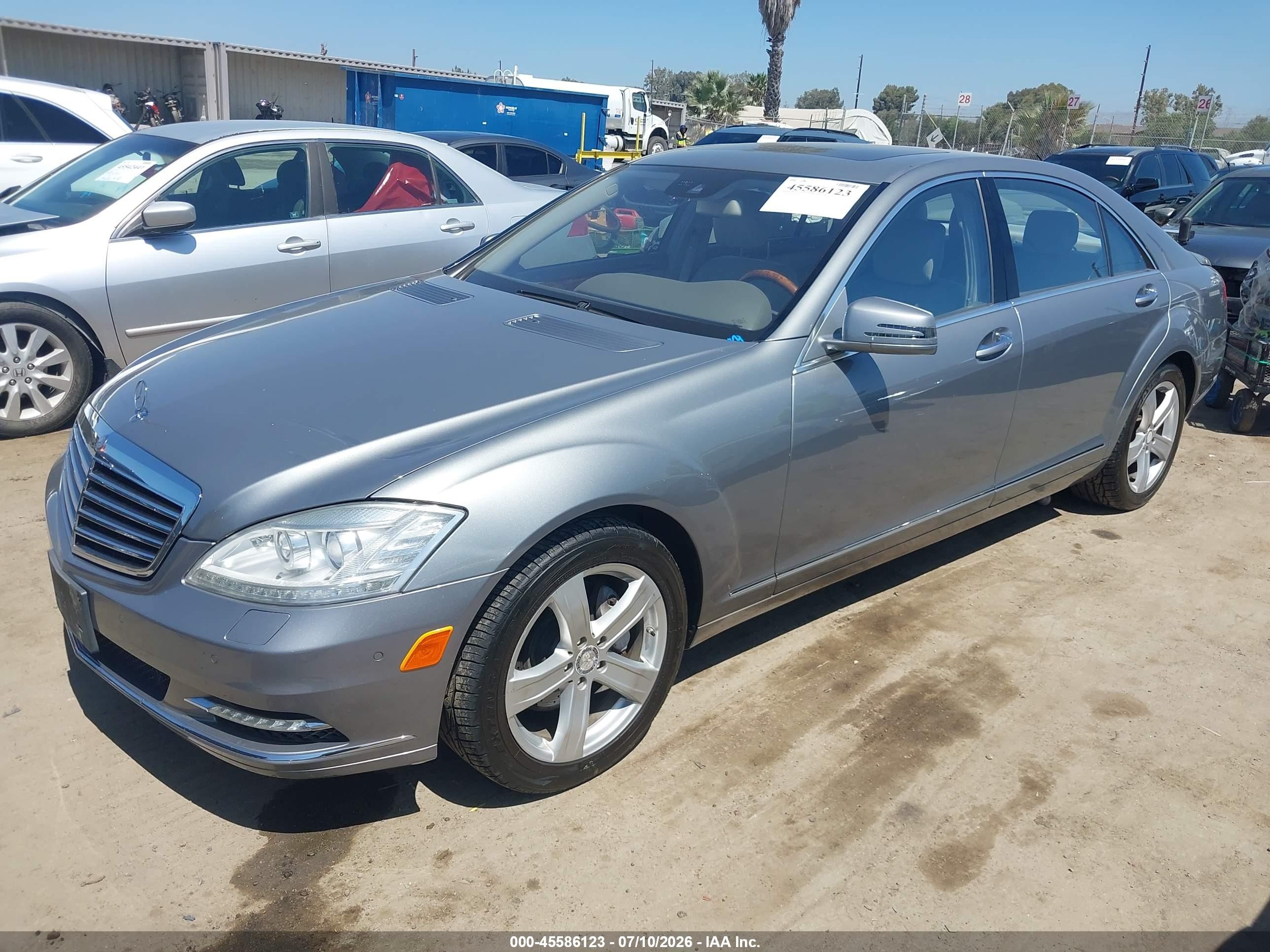 2011 Mercedes-benz S 550   Silver vin: WDDNG7BB3BA367485
