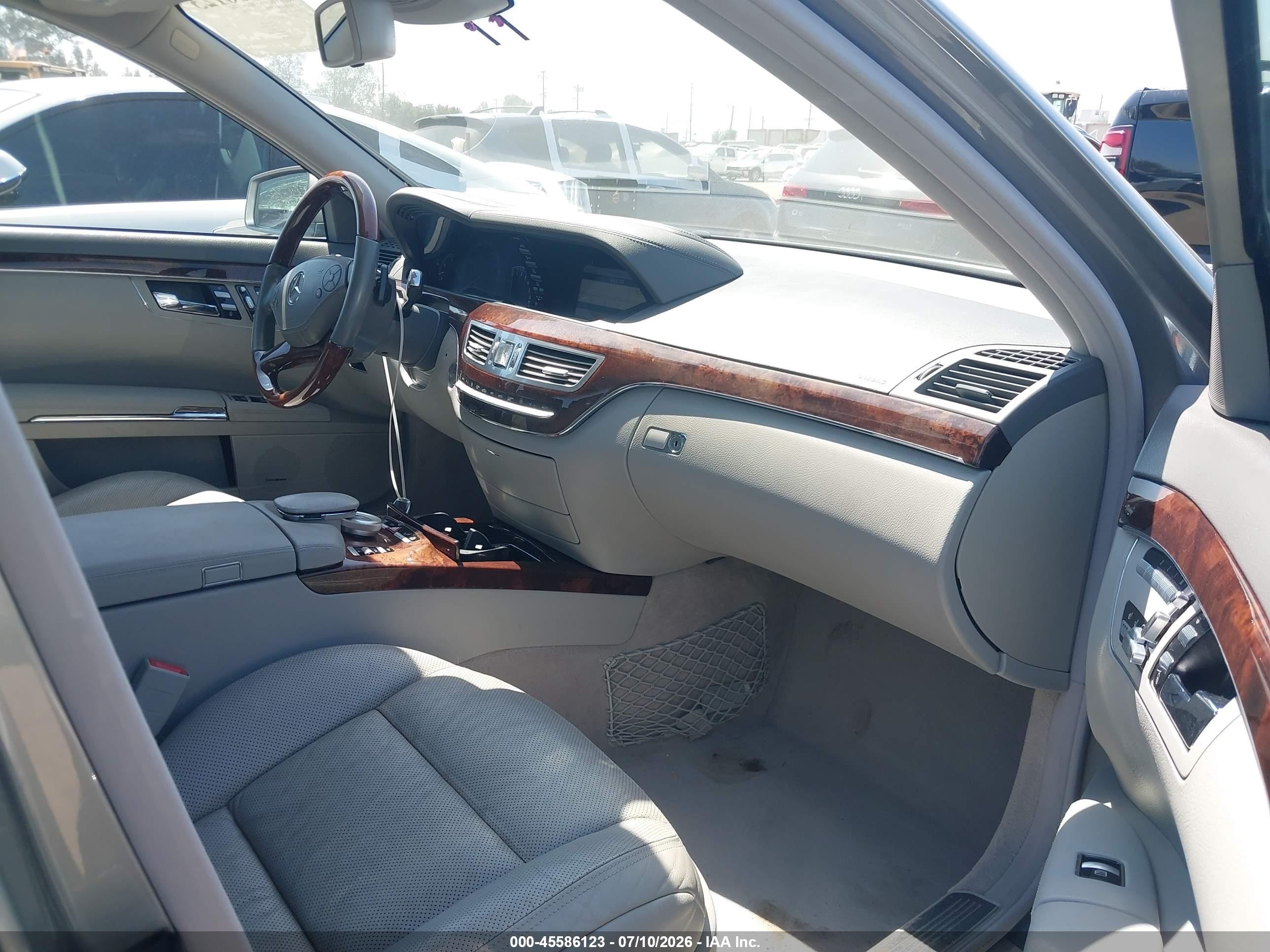 2011 Mercedes-benz S 550   Silver vin: WDDNG7BB3BA367485