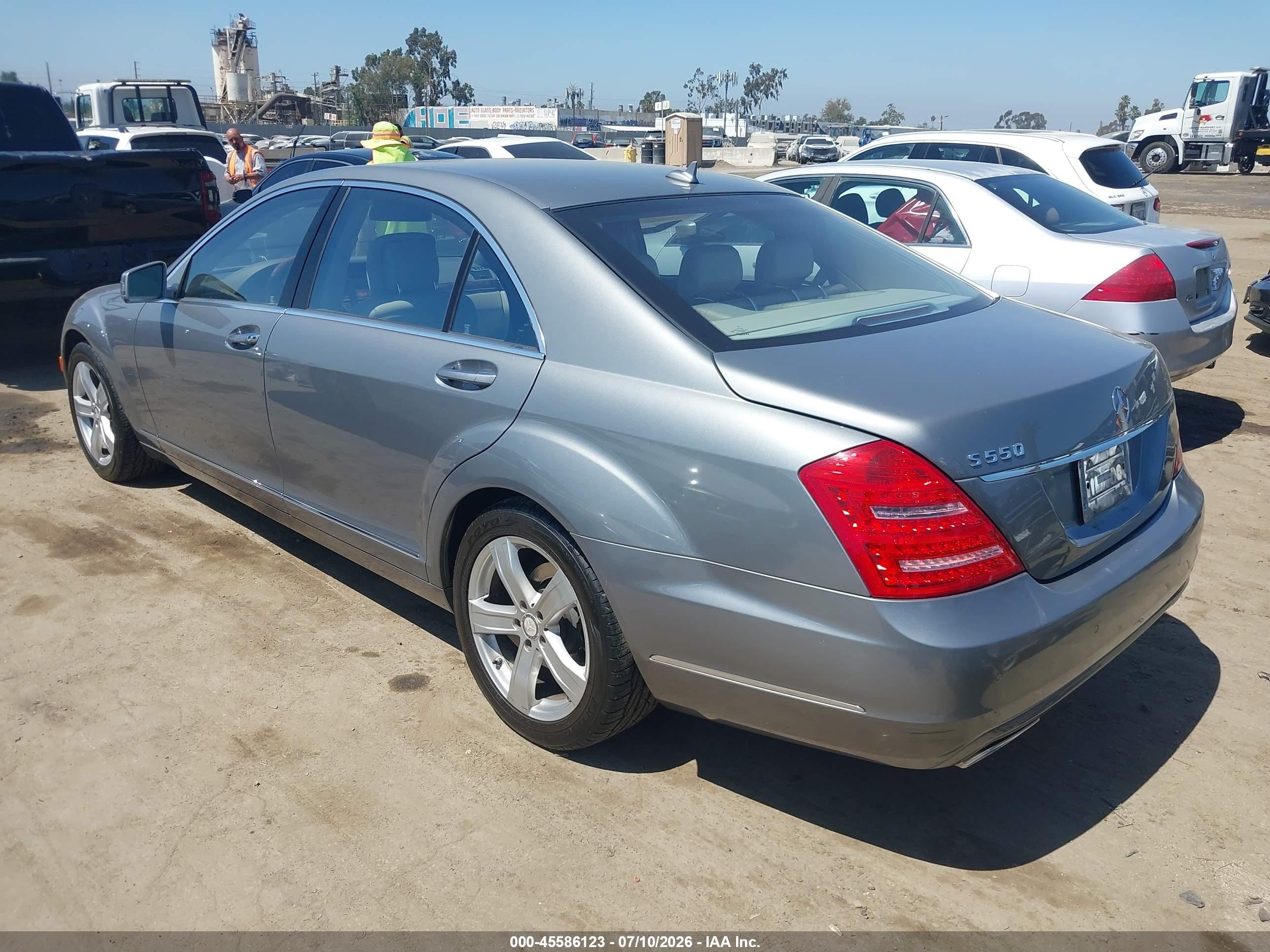 2011 Mercedes-benz S 550   Silver vin: WDDNG7BB3BA367485
