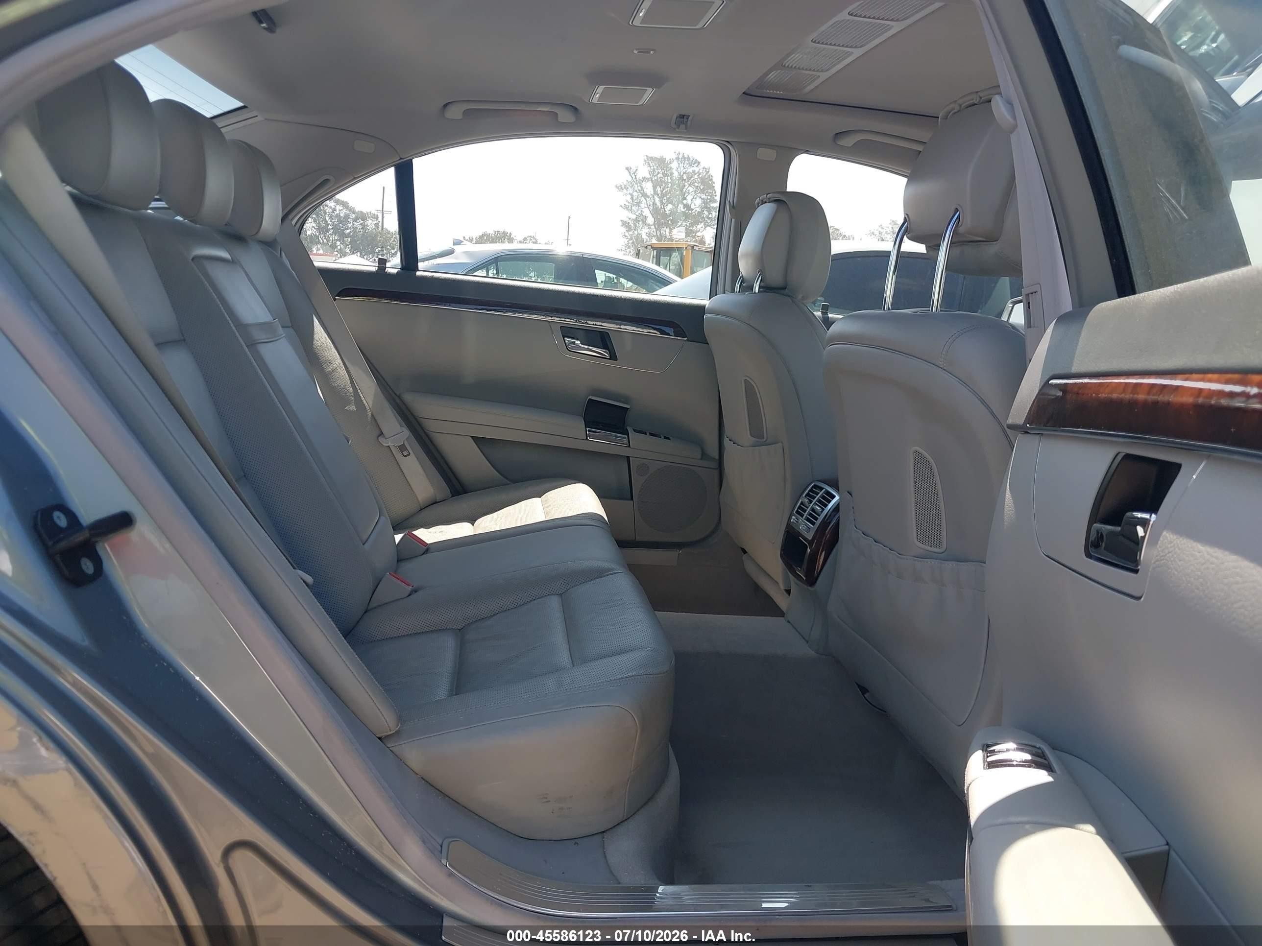2011 Mercedes-benz S 550   Silver vin: WDDNG7BB3BA367485