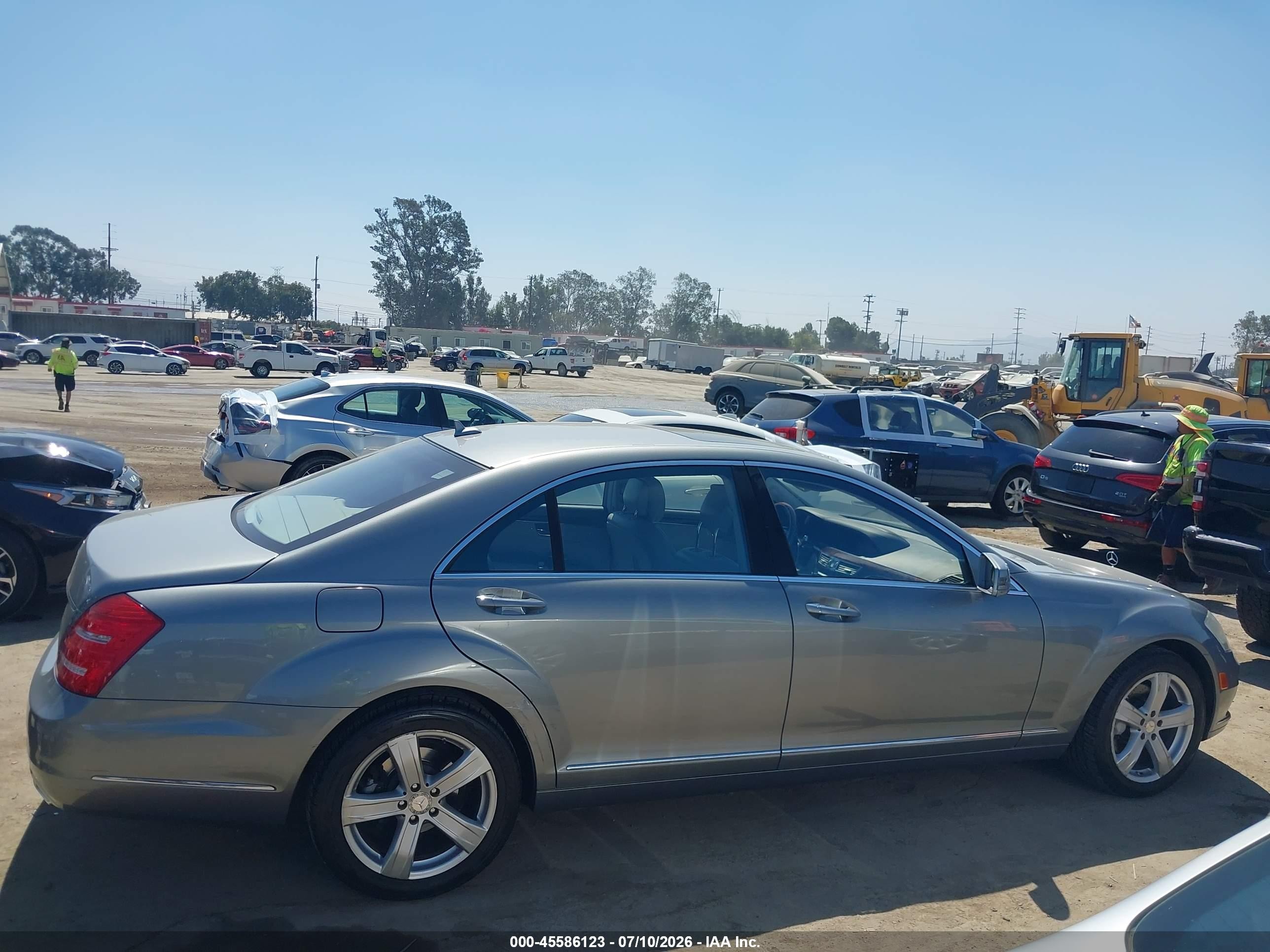 2011 Mercedes-benz S 550   Silver vin: WDDNG7BB3BA367485