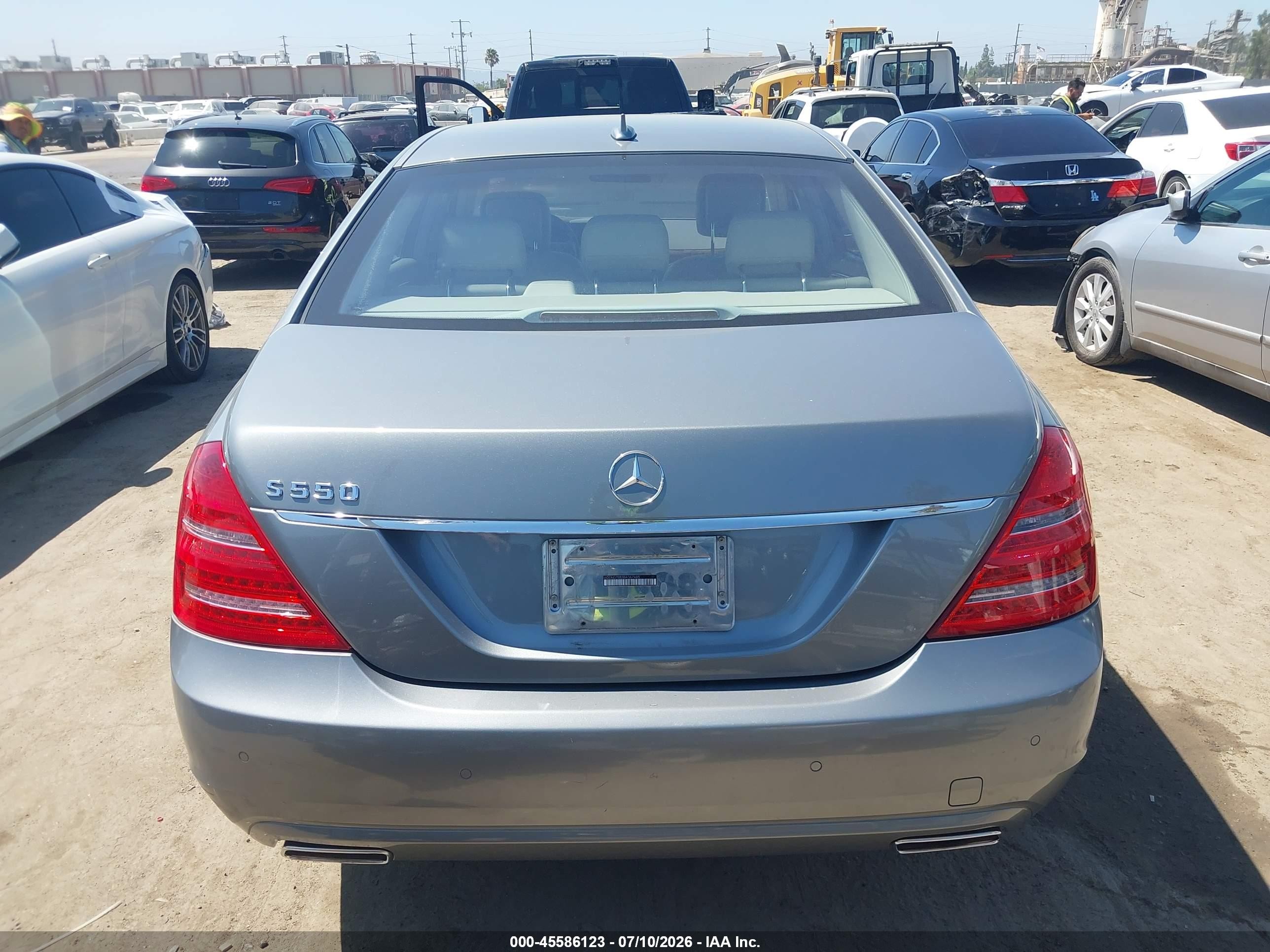2011 Mercedes-benz S 550   Silver vin: WDDNG7BB3BA367485