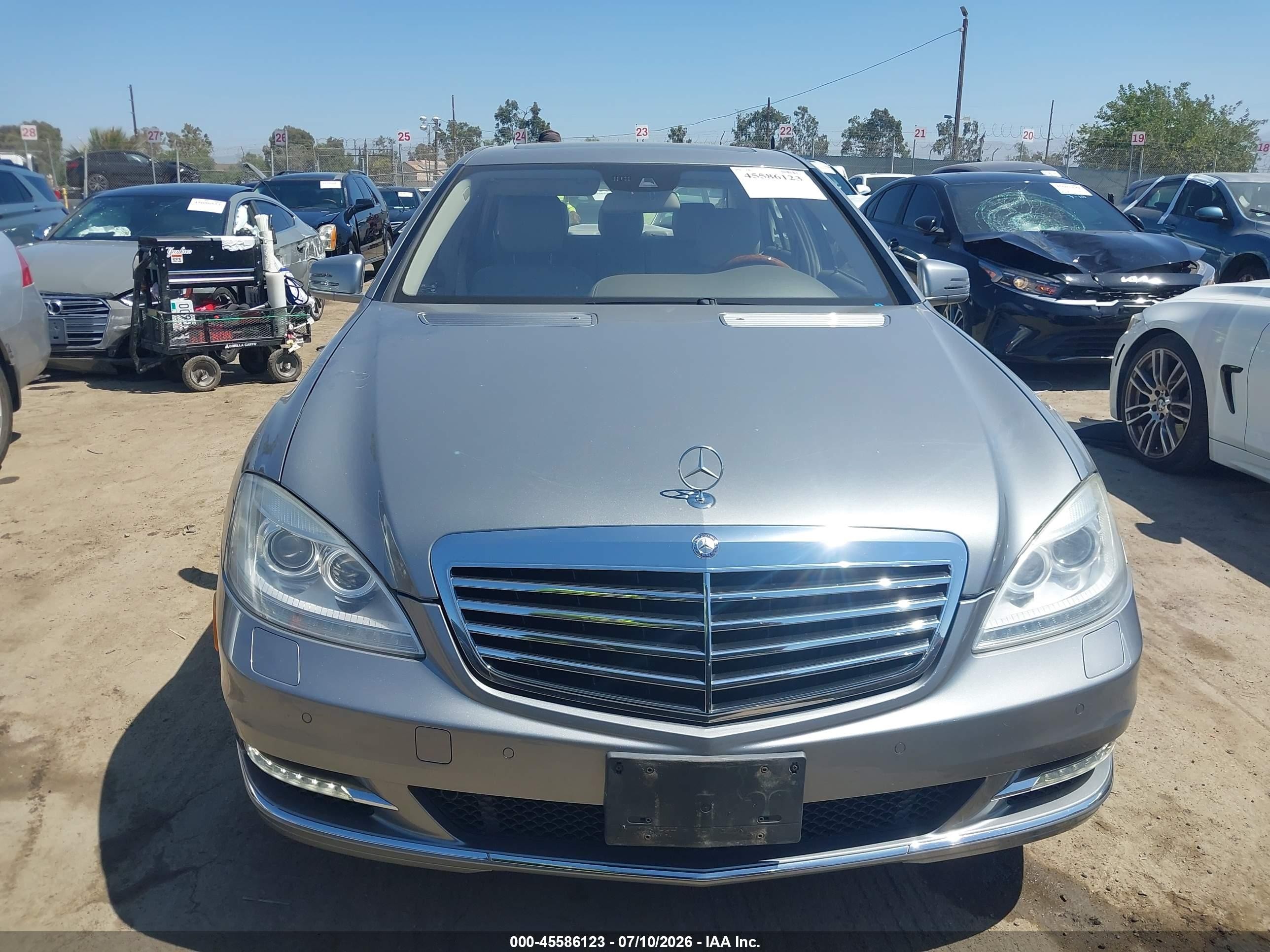 2011 Mercedes-benz S 550   Silver vin: WDDNG7BB3BA367485