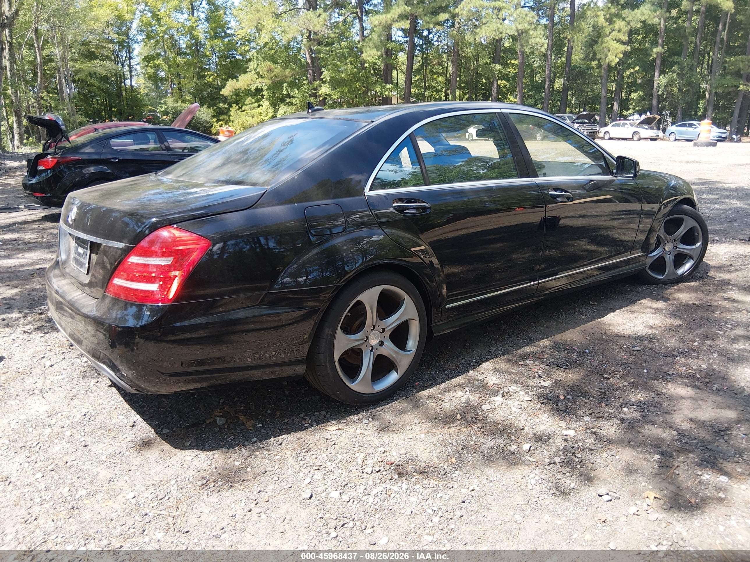 2011 Mercedes-benz S 550   Black vin: WDDNG7BB3BA382326