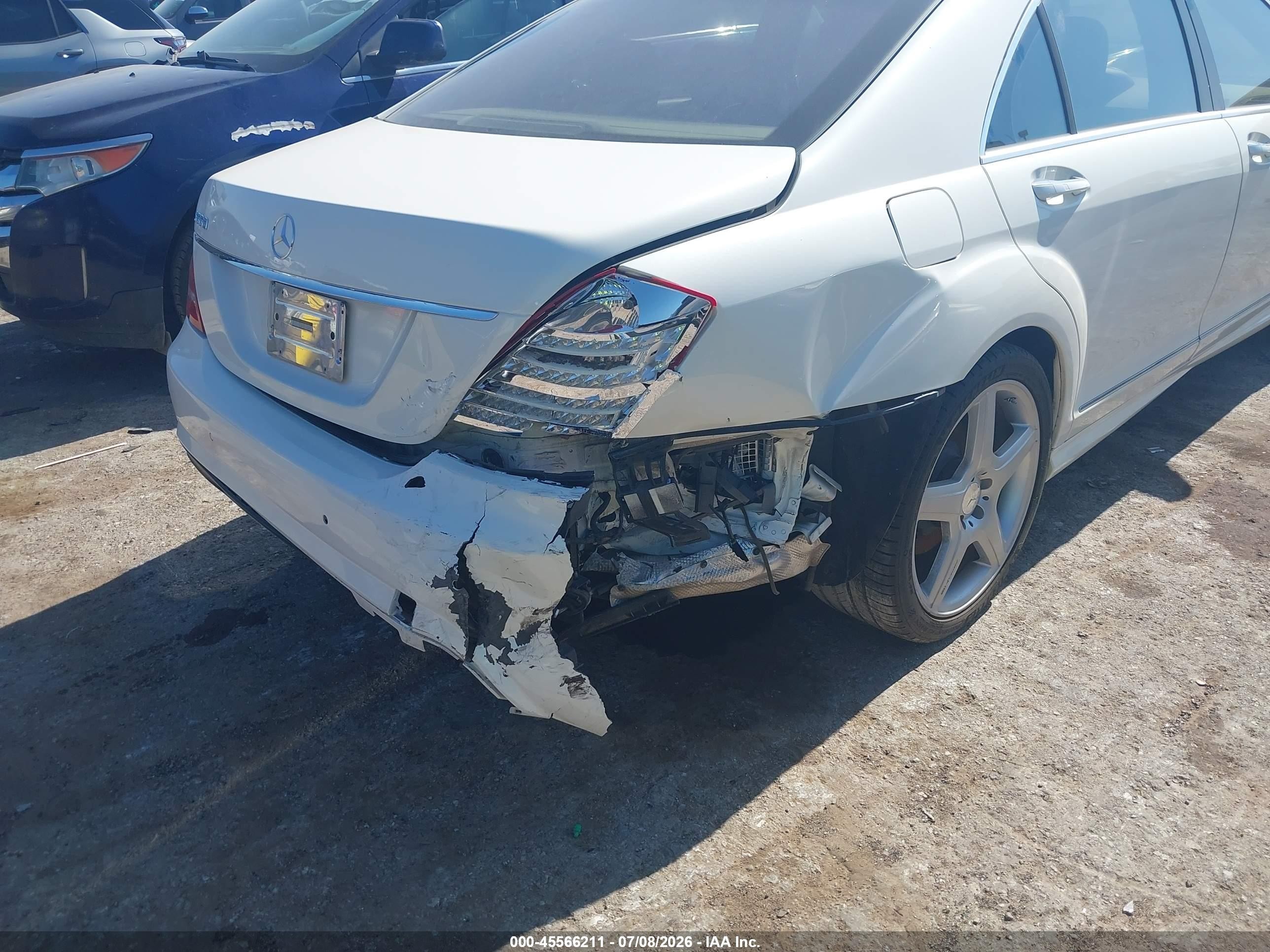 2011 Mercedes-benz S 550   White vin: WDDNG7BB3BA396615