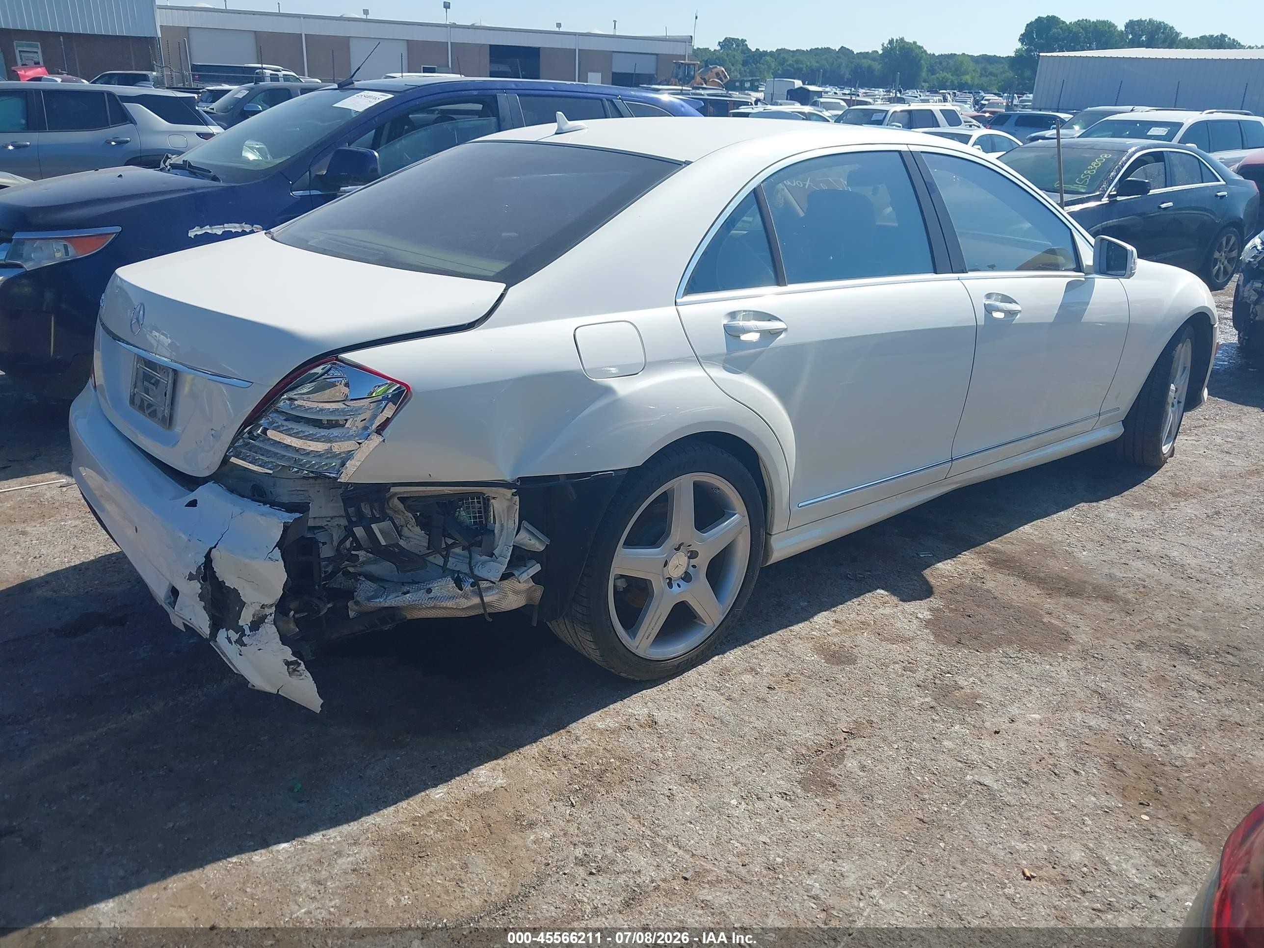 2011 Mercedes-benz S 550   White vin: WDDNG7BB3BA396615