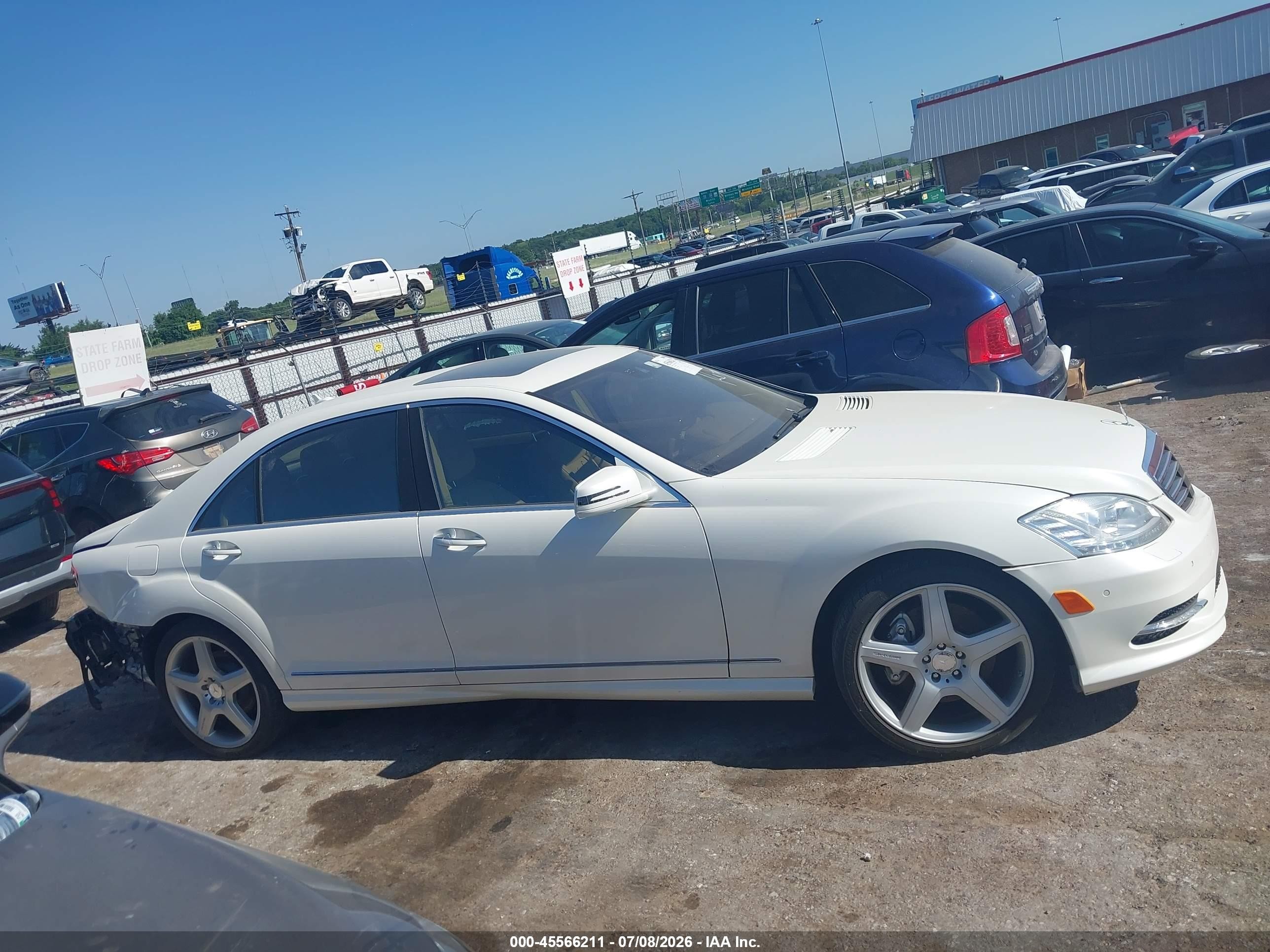 2011 Mercedes-benz S 550   White vin: WDDNG7BB3BA396615