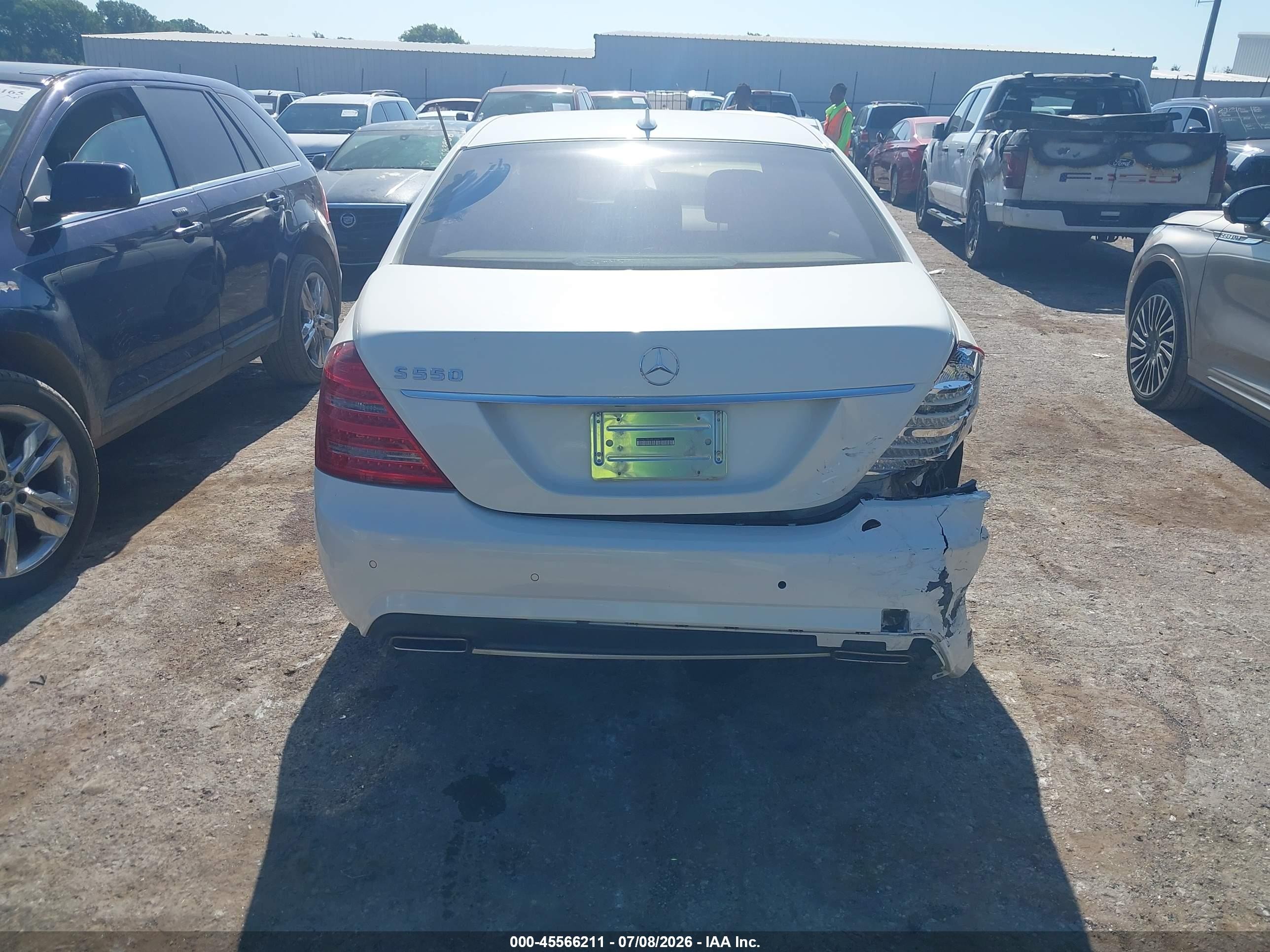 2011 Mercedes-benz S 550   White vin: WDDNG7BB3BA396615