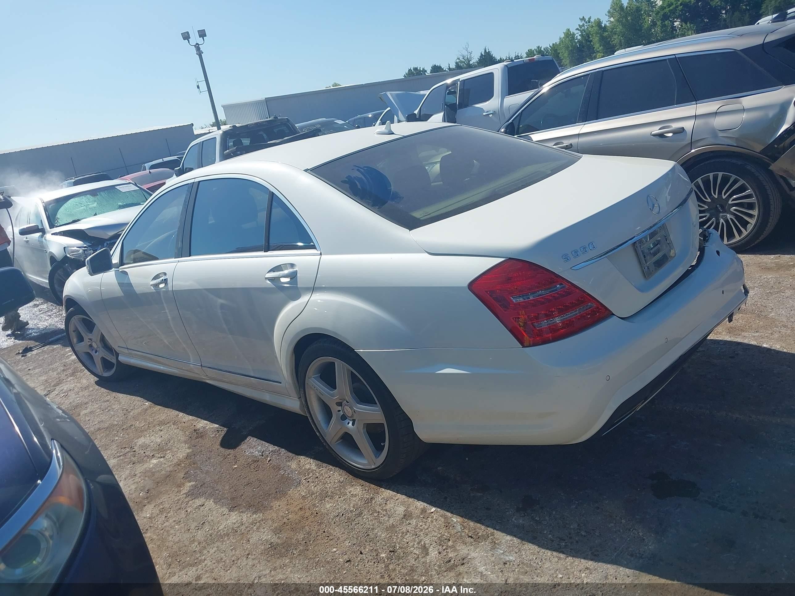 2011 Mercedes-benz S 550   White vin: WDDNG7BB3BA396615