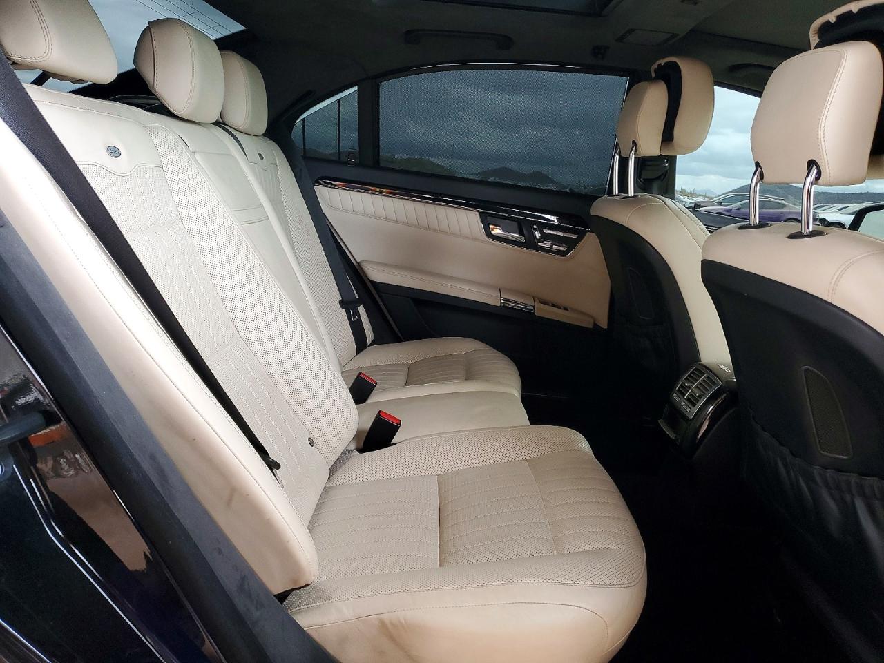 2011 Mercedes-benz S 550 Black vin: WDDNG7BB3BA410271