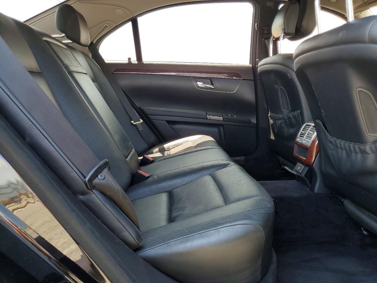 2011 Mercedes-benz S 550 Black vin: WDDNG7BB4BA373909