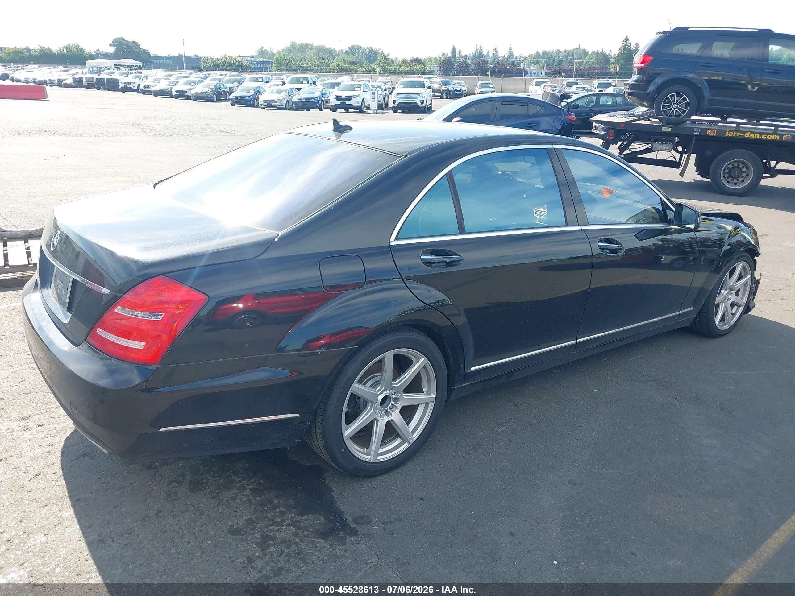 2010 Mercedes-benz S 550   Black vin: WDDNG7BB6AA349996