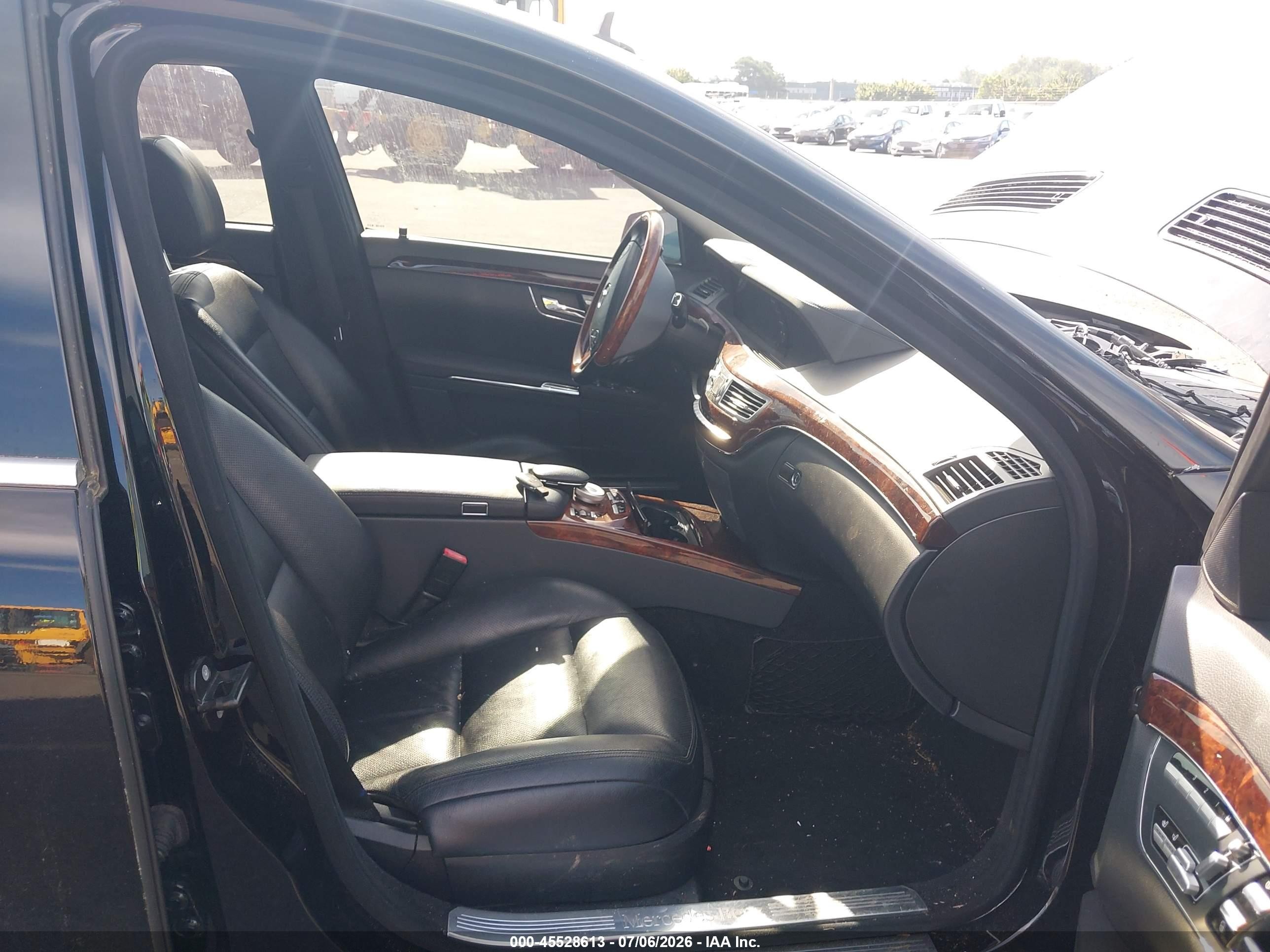 2010 Mercedes-benz S 550   Black vin: WDDNG7BB6AA349996