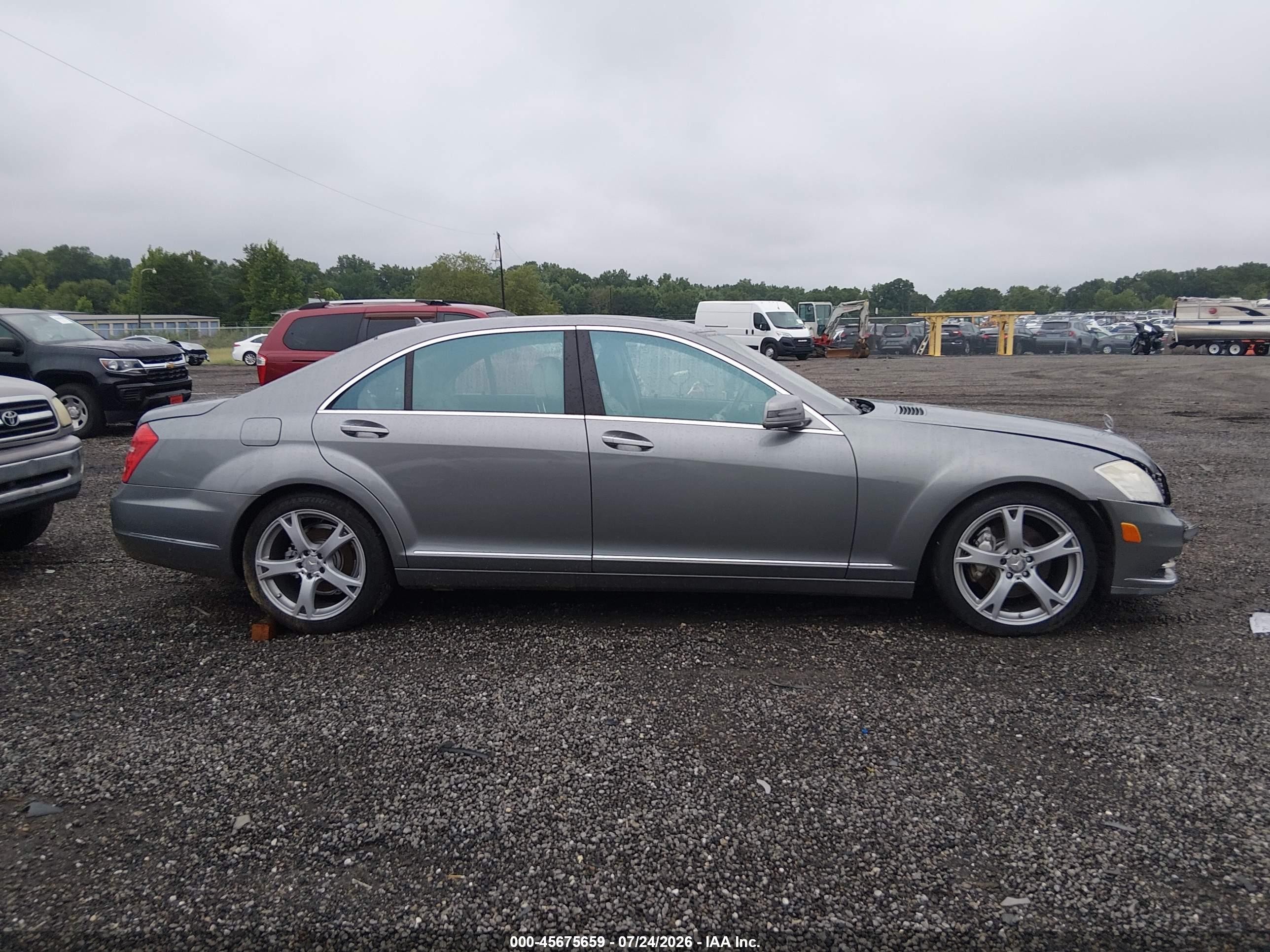 2011 Mercedes-benz S 550   Silver vin: WDDNG7BB6BA369151