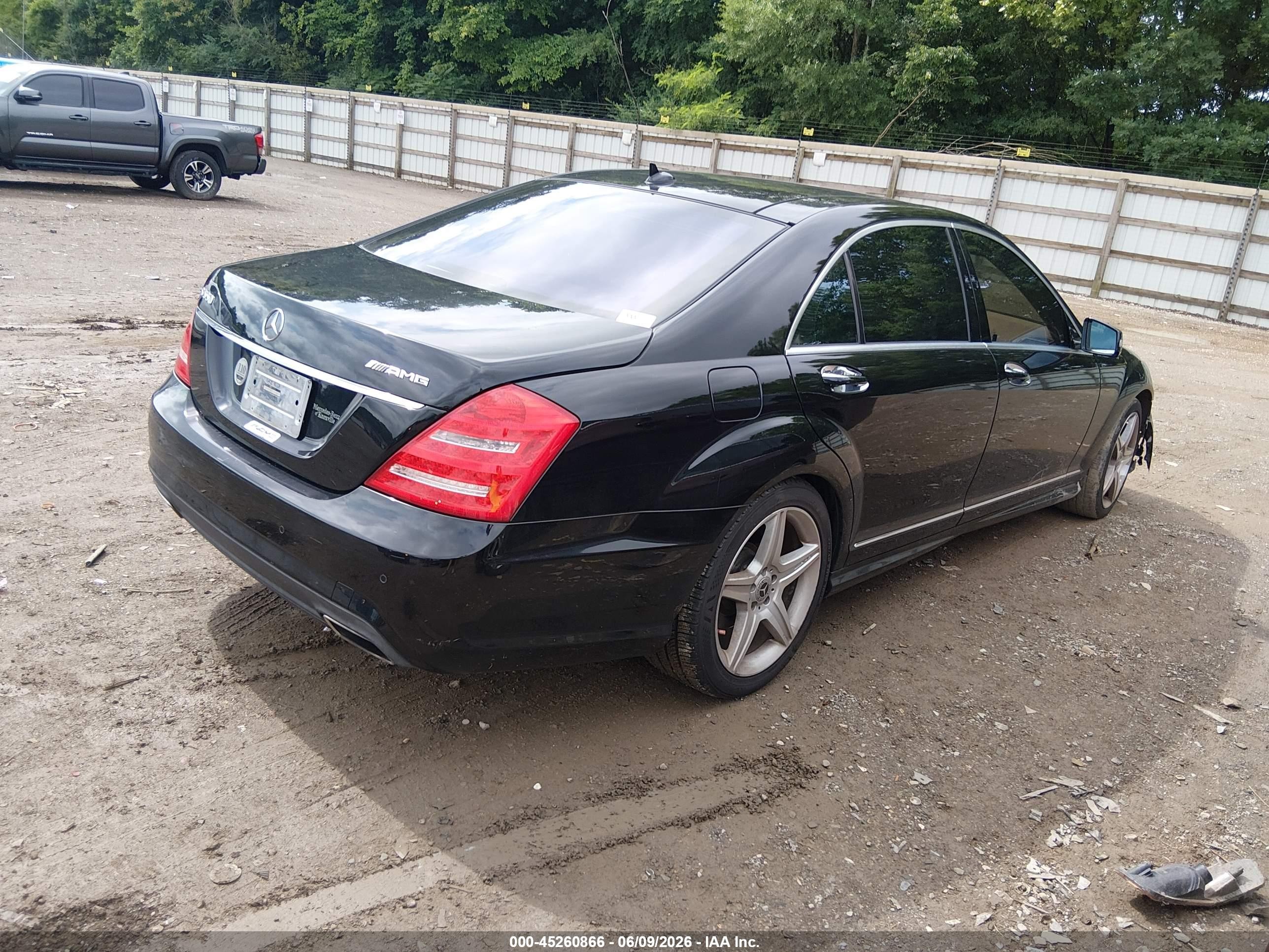 2011 Mercedes-benz S 550   Black vin: WDDNG7BB6BA407266