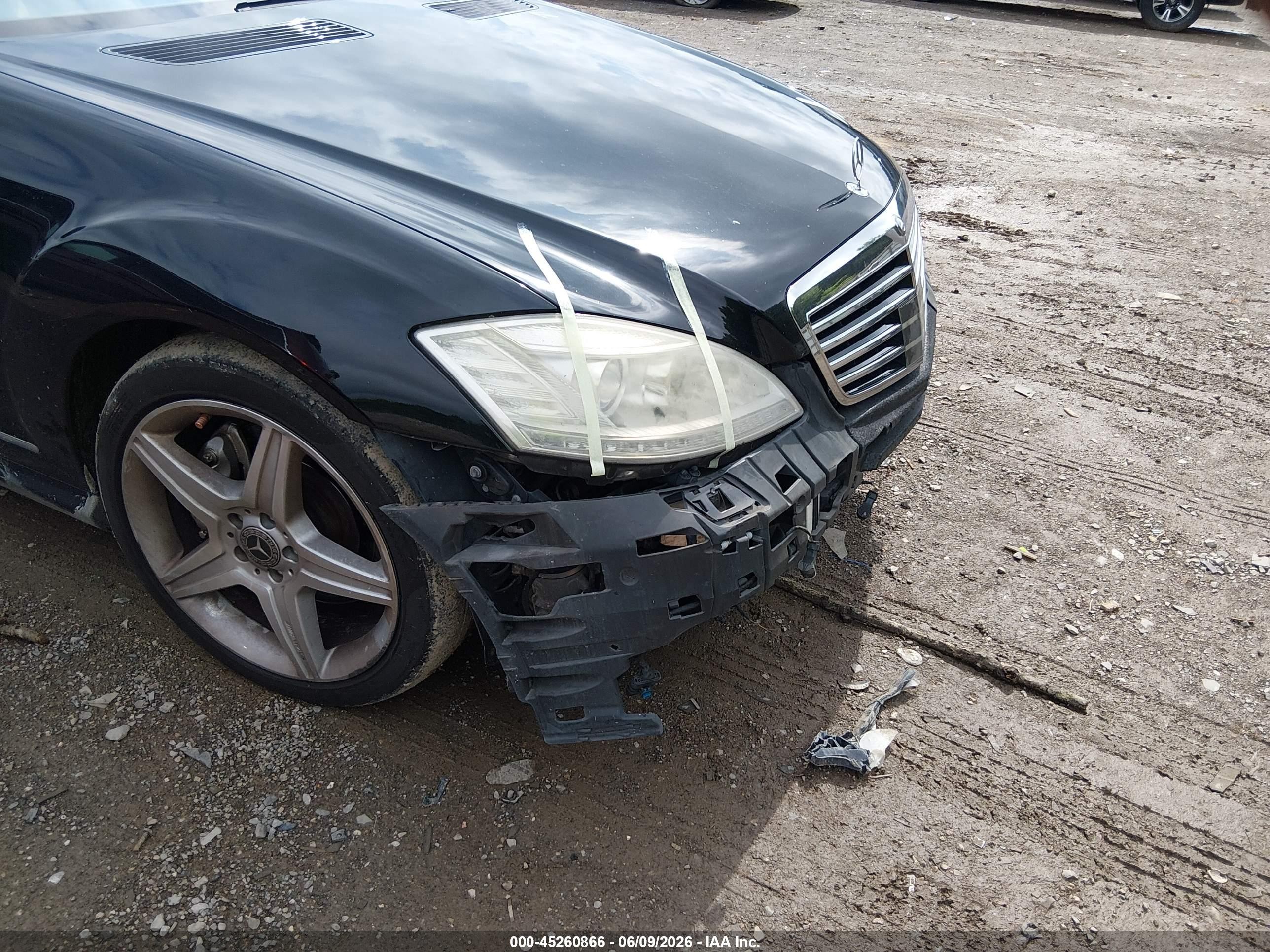2011 Mercedes-benz S 550   Black vin: WDDNG7BB6BA407266