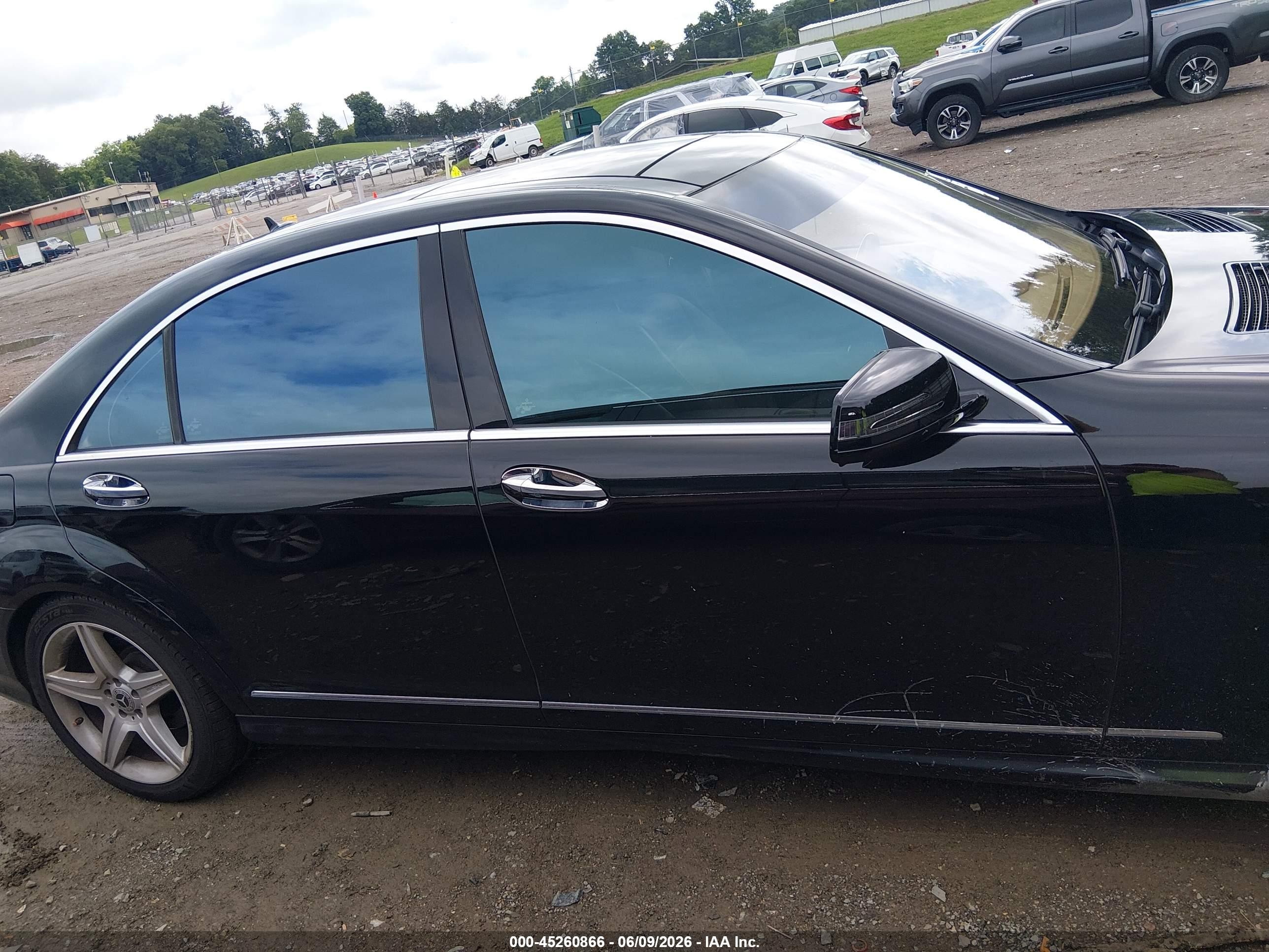2011 Mercedes-benz S 550   Black vin: WDDNG7BB6BA407266