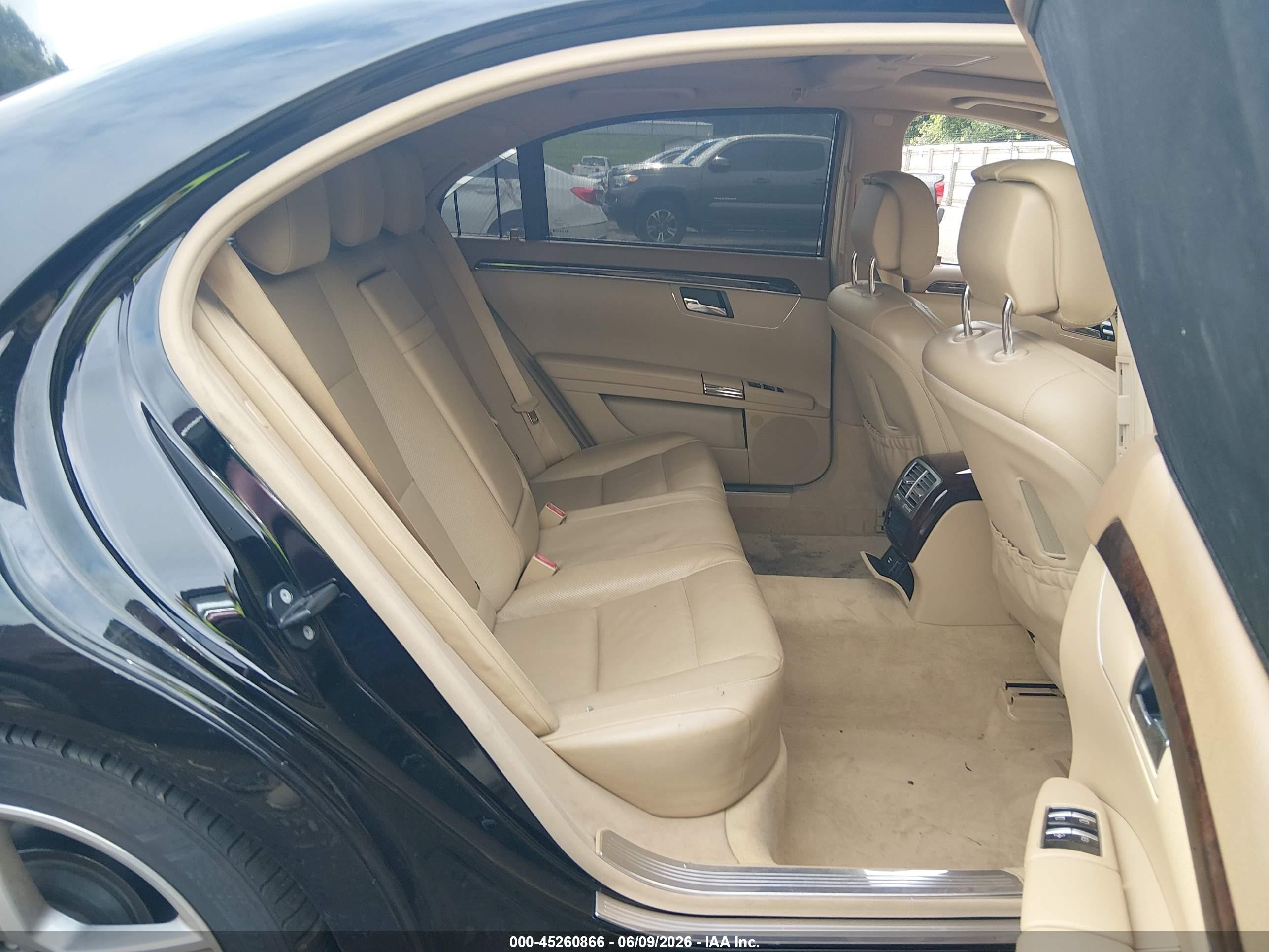 2011 Mercedes-benz S 550   Black vin: WDDNG7BB6BA407266