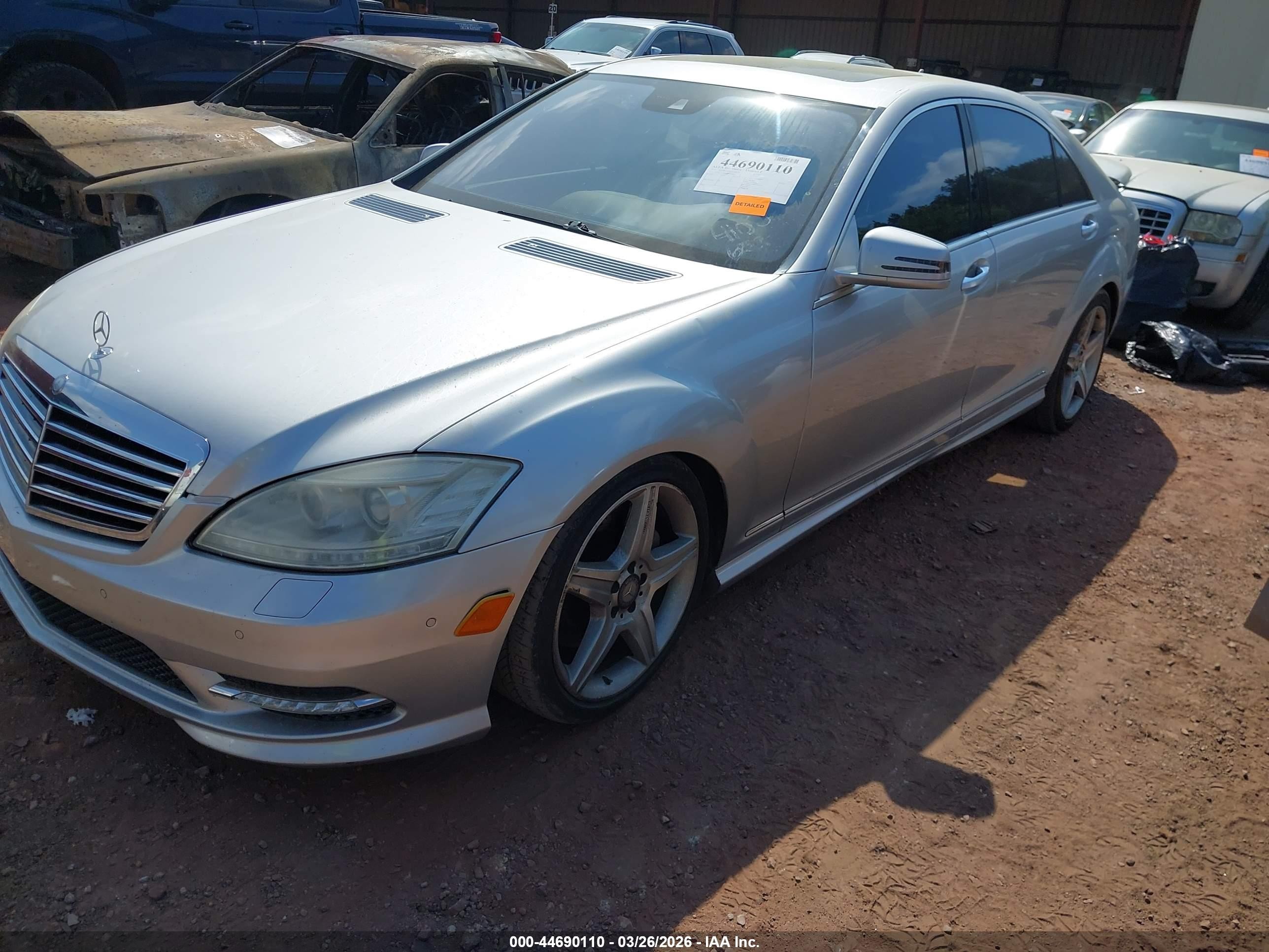 2011 Mercedes-benz S 550   Silver vin: WDDNG7BB6BA410653