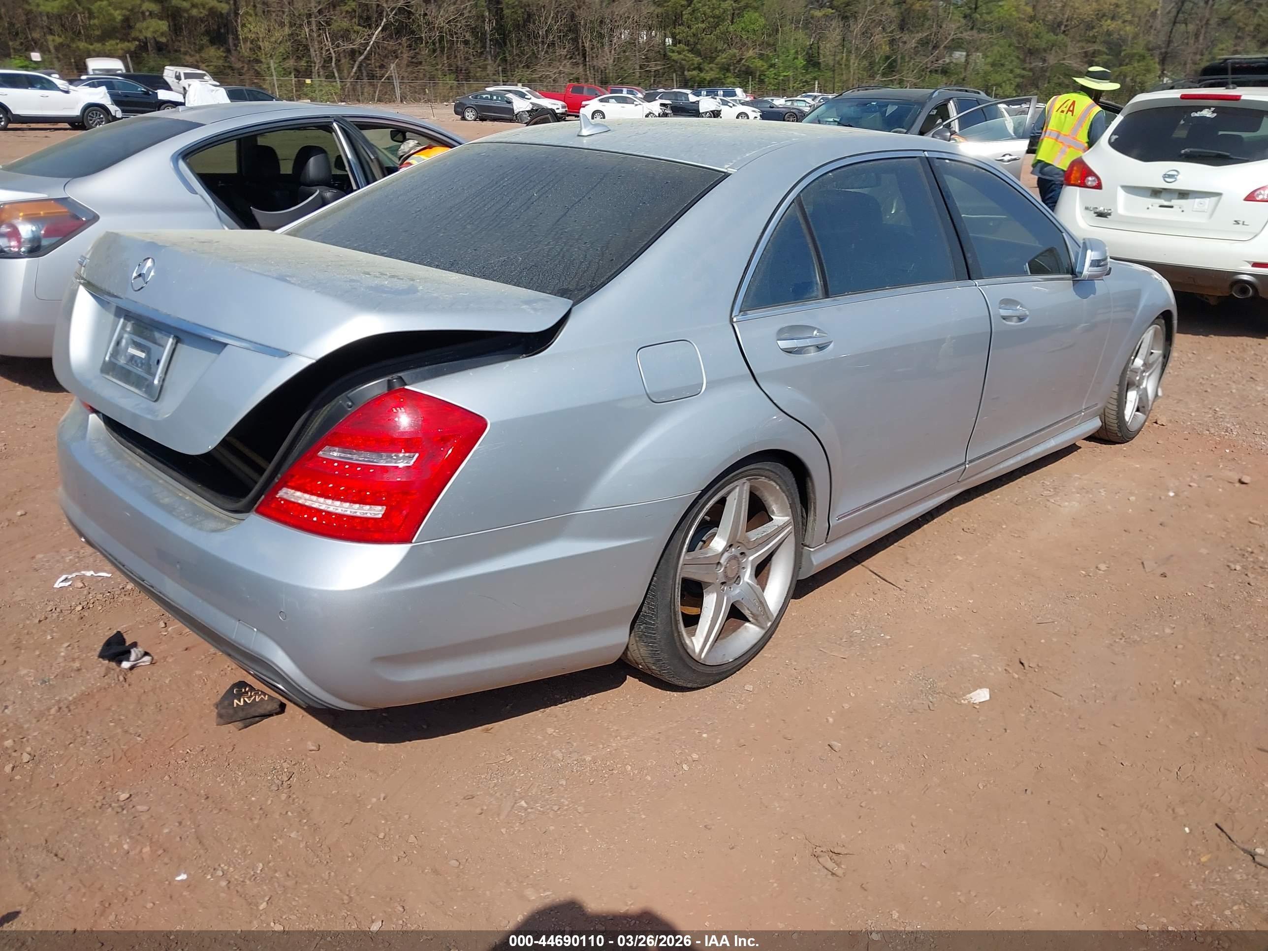 2011 Mercedes-benz S 550   Silver vin: WDDNG7BB6BA410653
