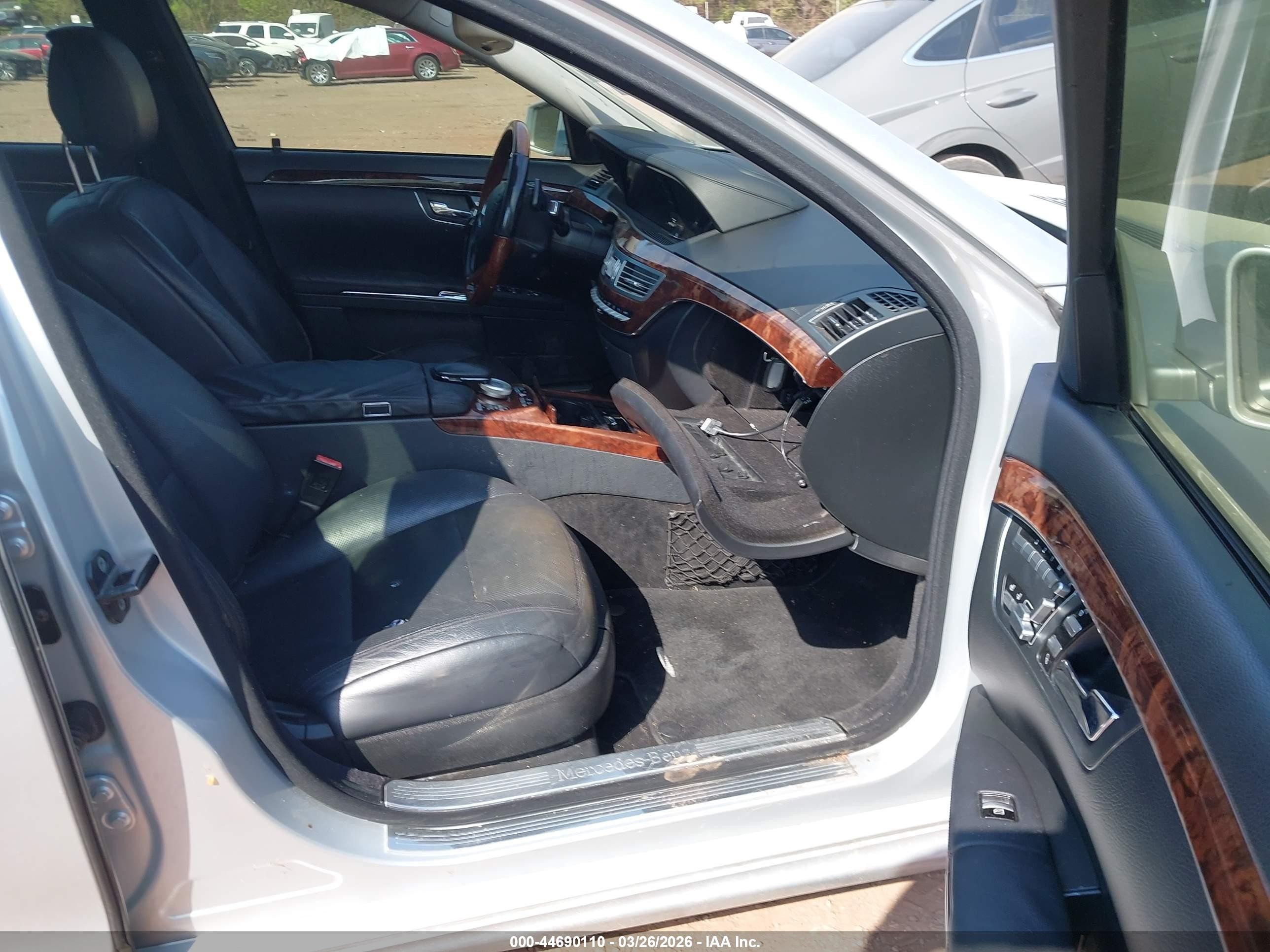 2011 Mercedes-benz S 550   Silver vin: WDDNG7BB6BA410653